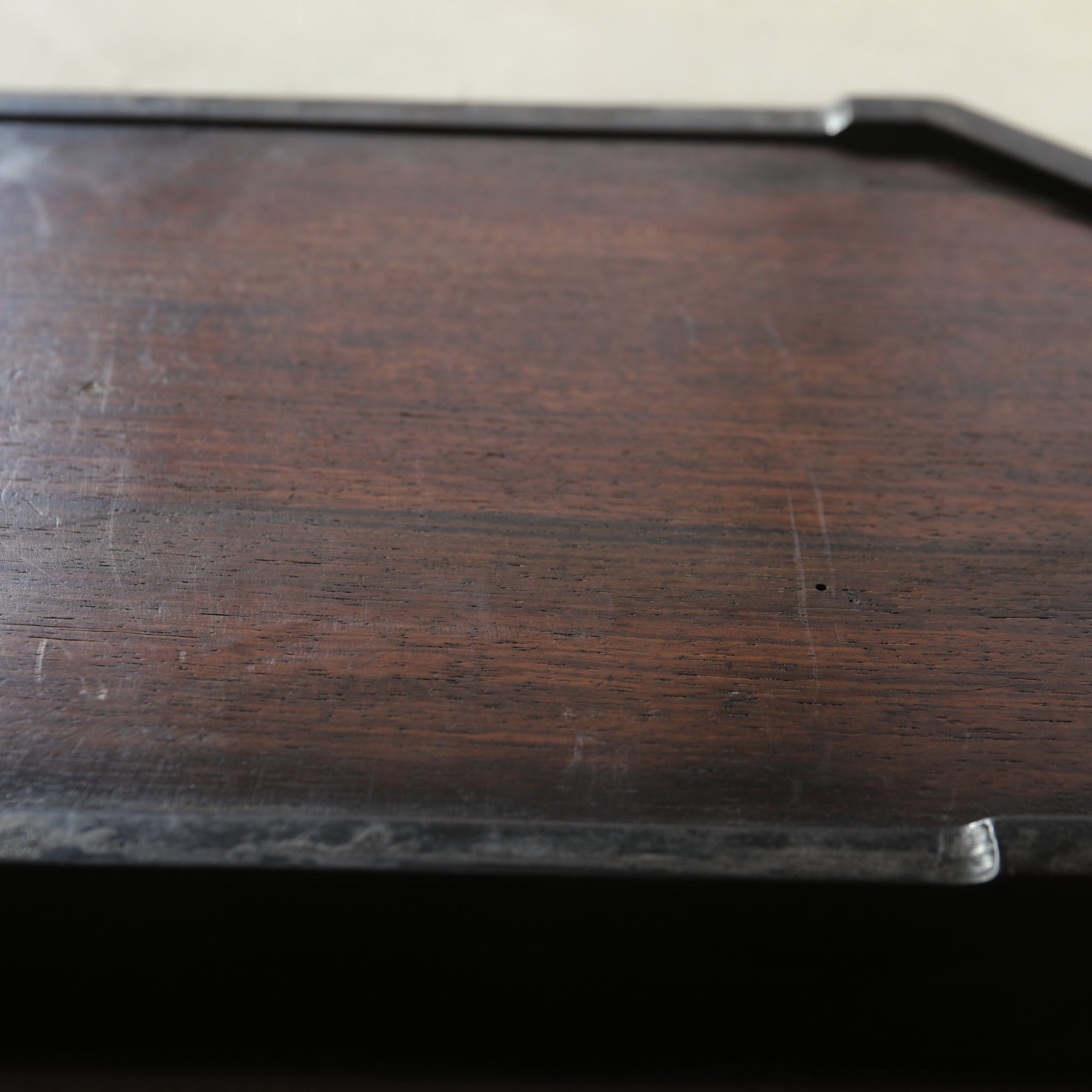 KARAKI-HOLZ RÄUCHERWERK-TABLETT, Paar, Qing-Dynastie(1616–1911 n. Chr.)