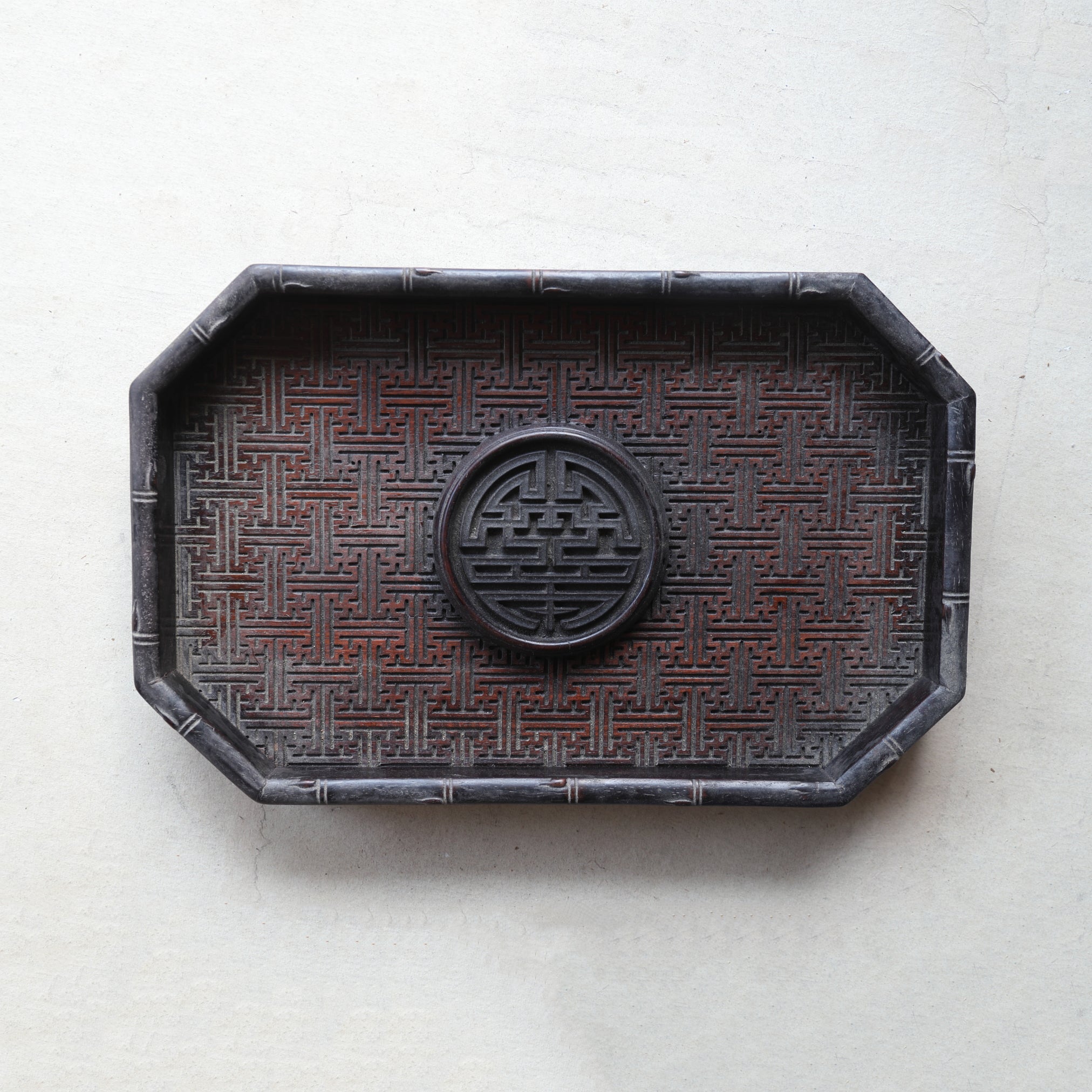 KARAKI-HOLZ RÄUCHERWERK-TABLETT, Paar, Qing-Dynastie(1616–1911 n. Chr.)
