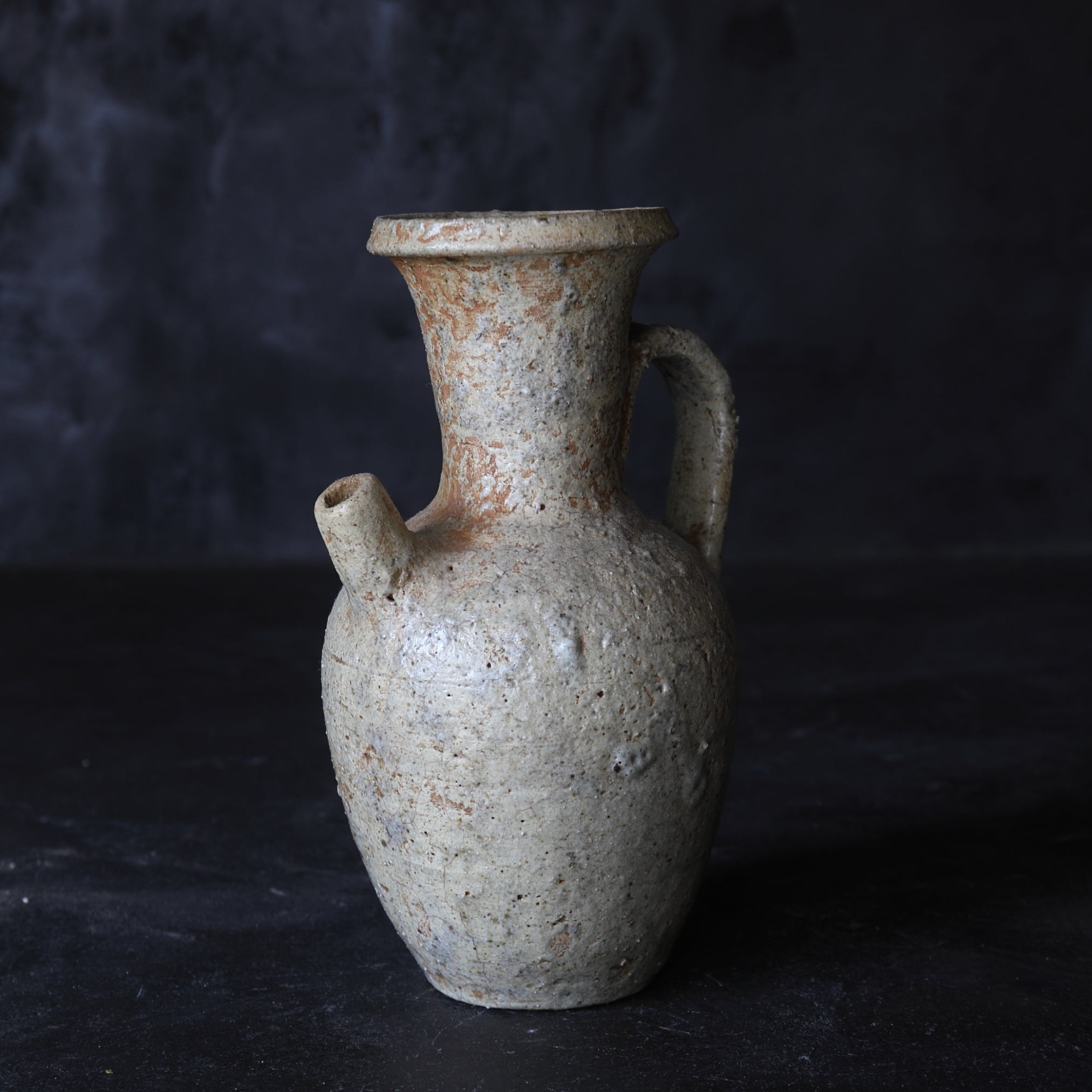 AIGUIÈRE, Four ancien, à glaçure de cendre