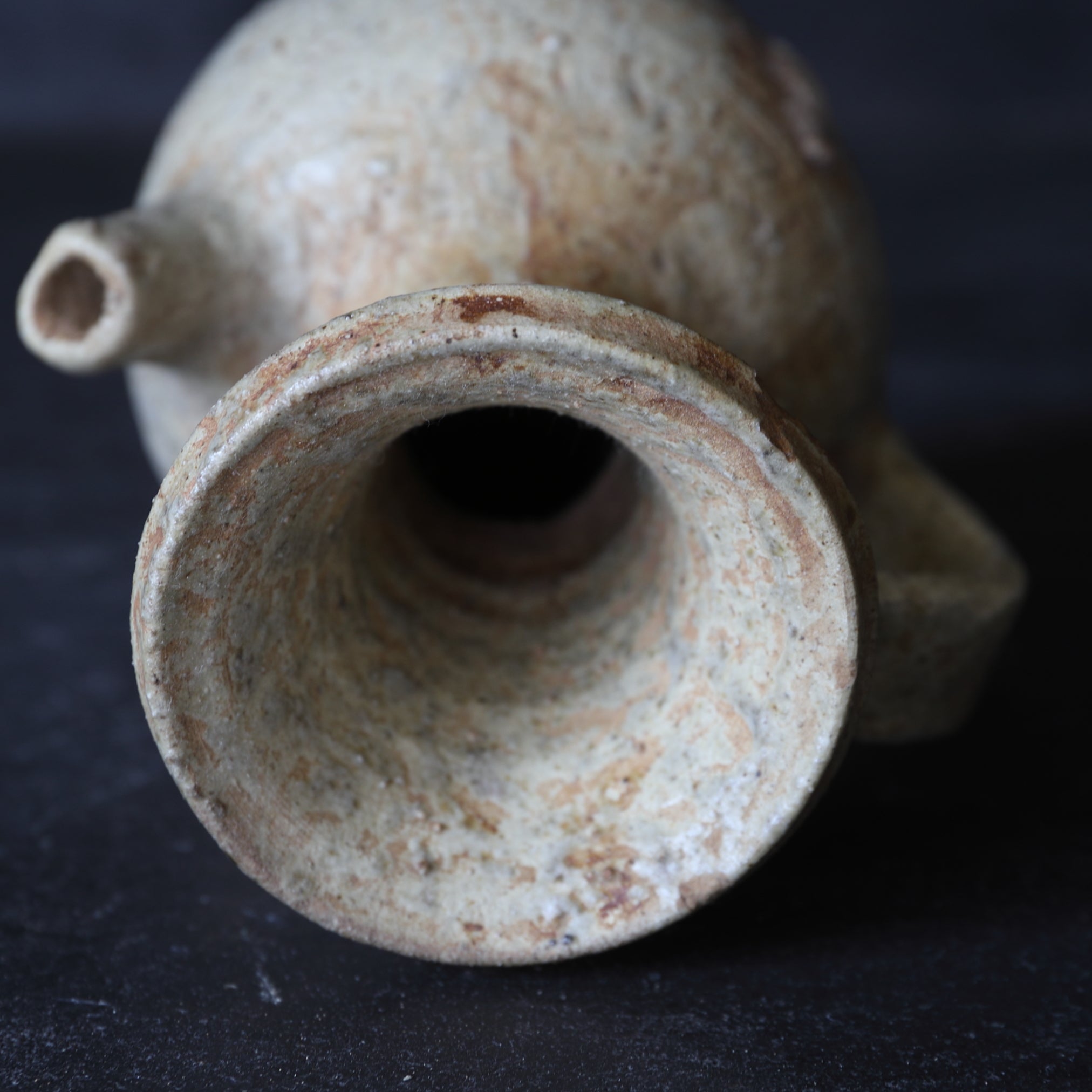 AIGUIÈRE, Four ancien, à glaçure de cendre