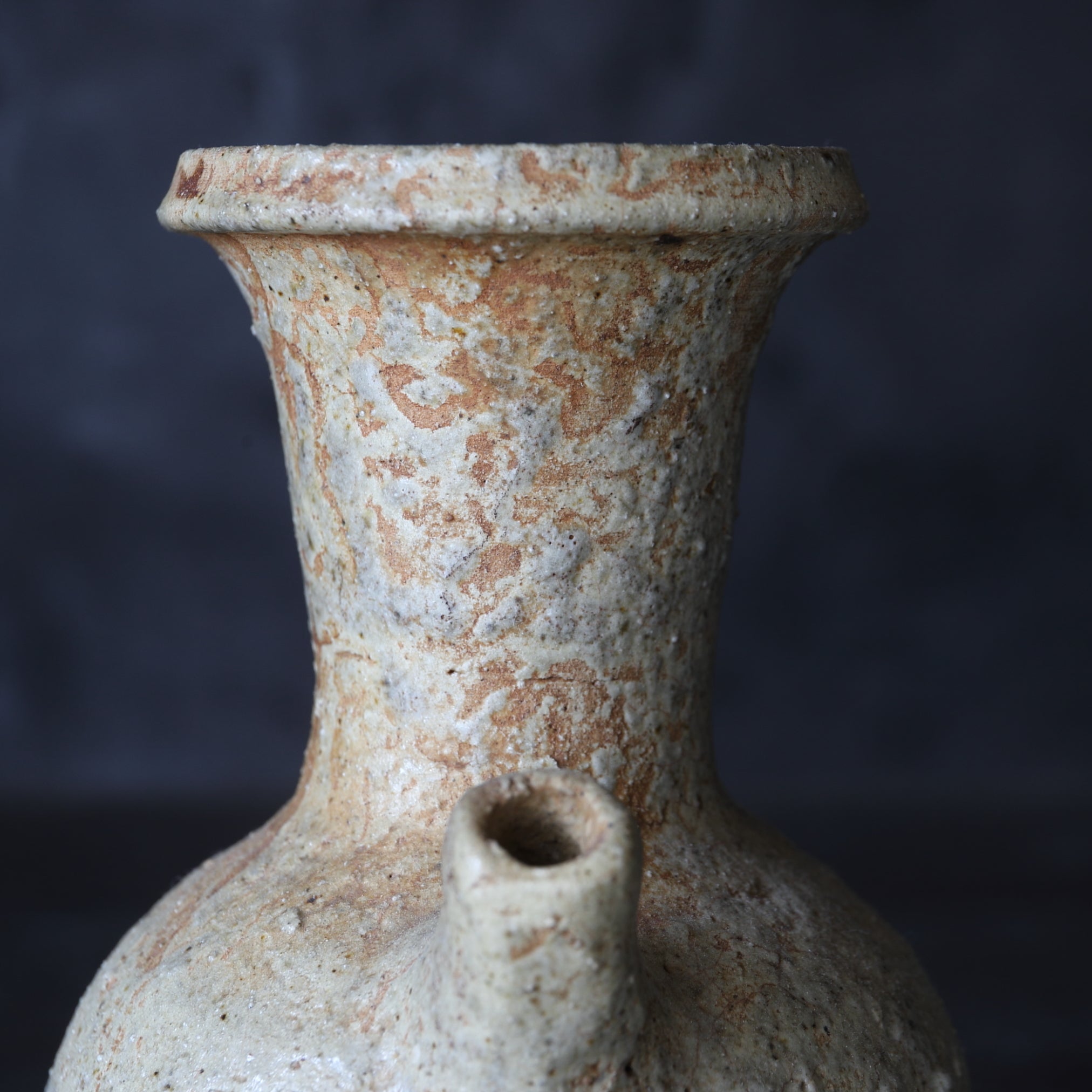 AIGUIÈRE, Four ancien, à glaçure de cendre