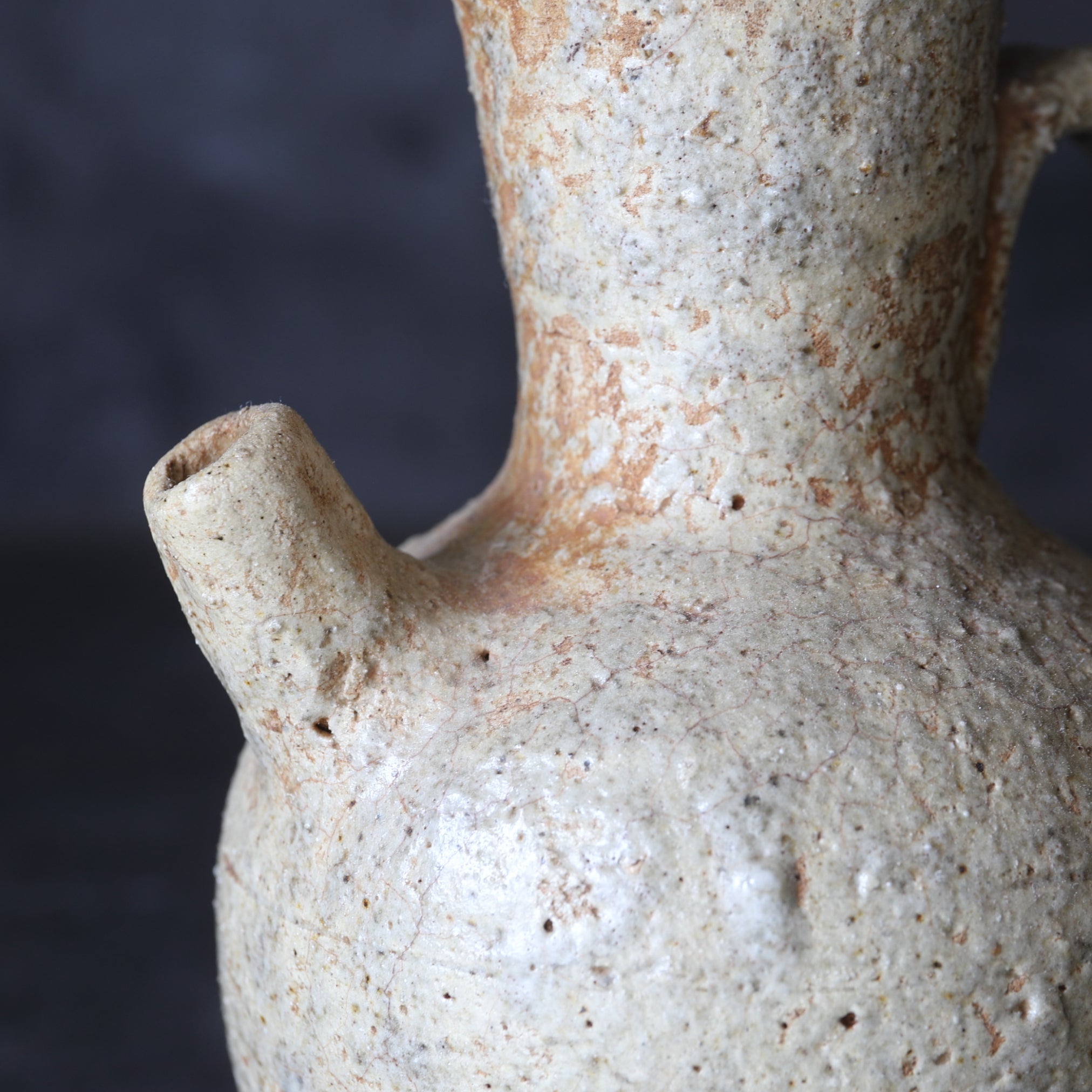 AIGUIÈRE, Four ancien, à glaçure de cendre