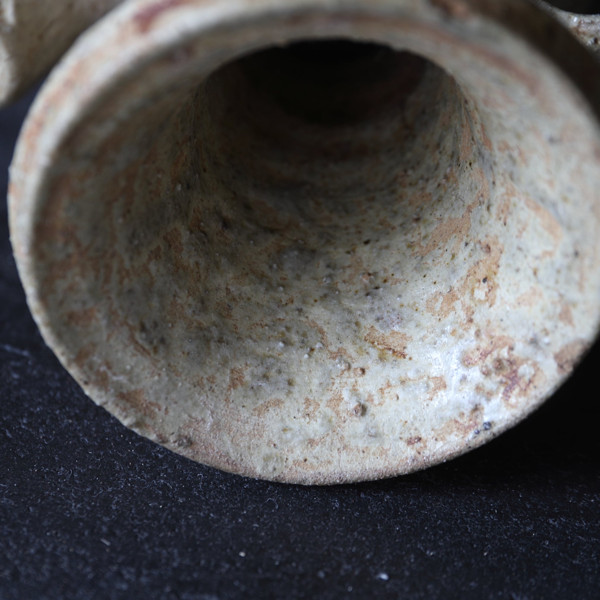 AIGUIÈRE, Four ancien, à glaçure de cendre