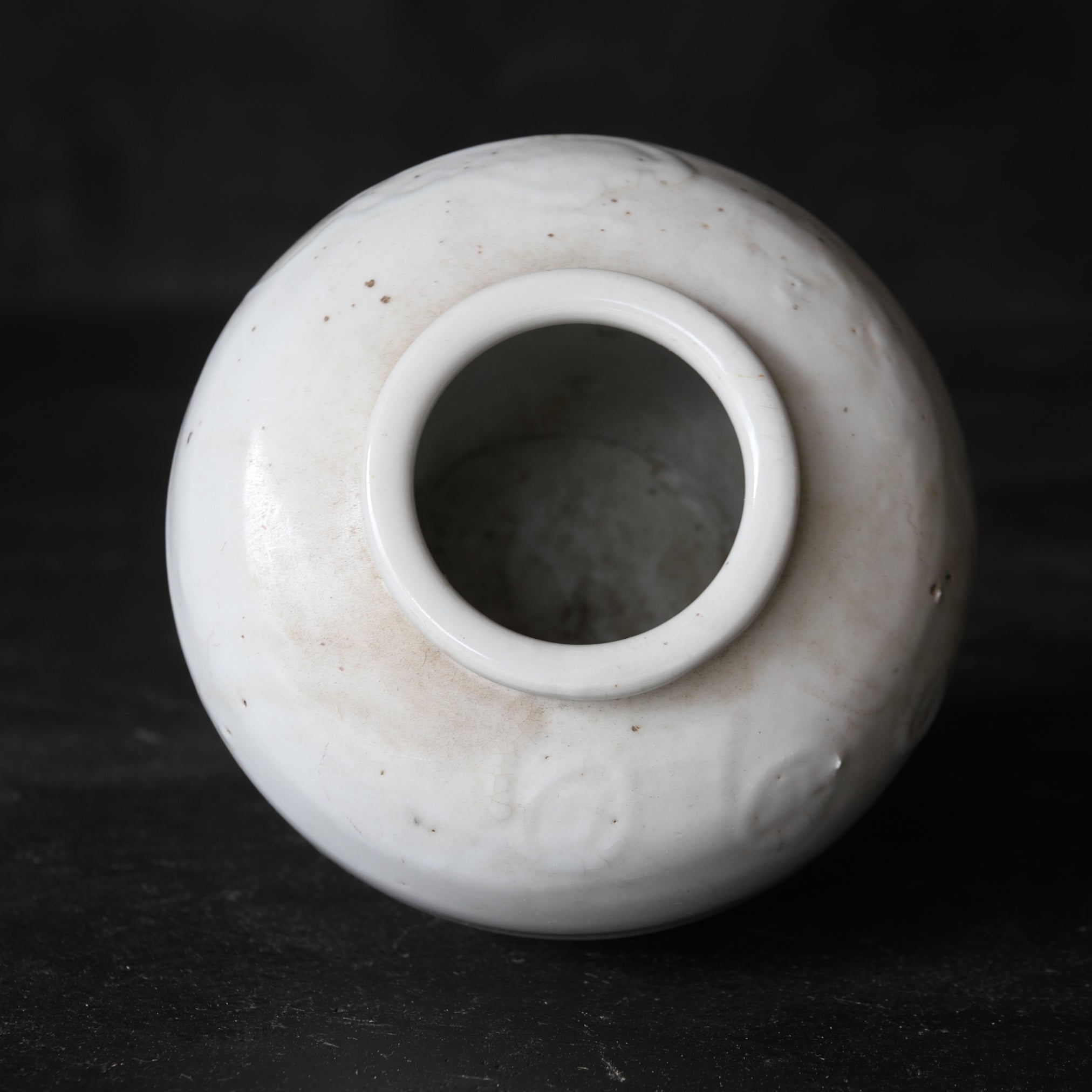 SCHULTERBETONTES GEFÄSS, Weißporzellan, Joseon-Dynastie(1392–1897 n. Chr.)