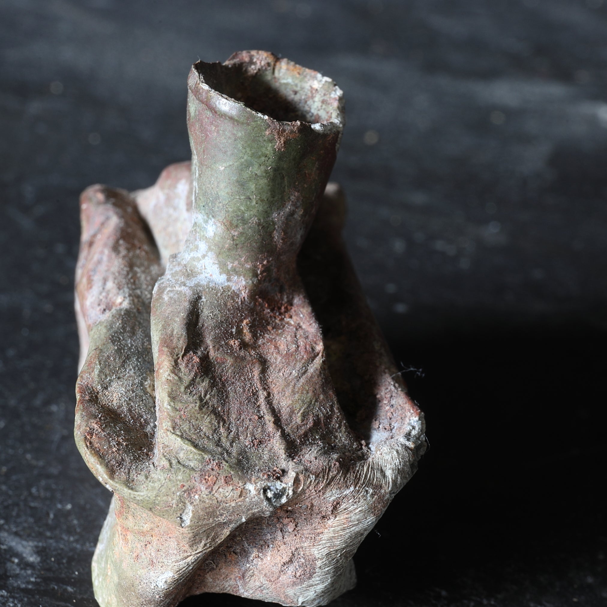 BOTELLA DEFORMADA DE COBRE, Antigüedad holandesa, Edad Moderna Temprana(Siglos XVI–XIX)