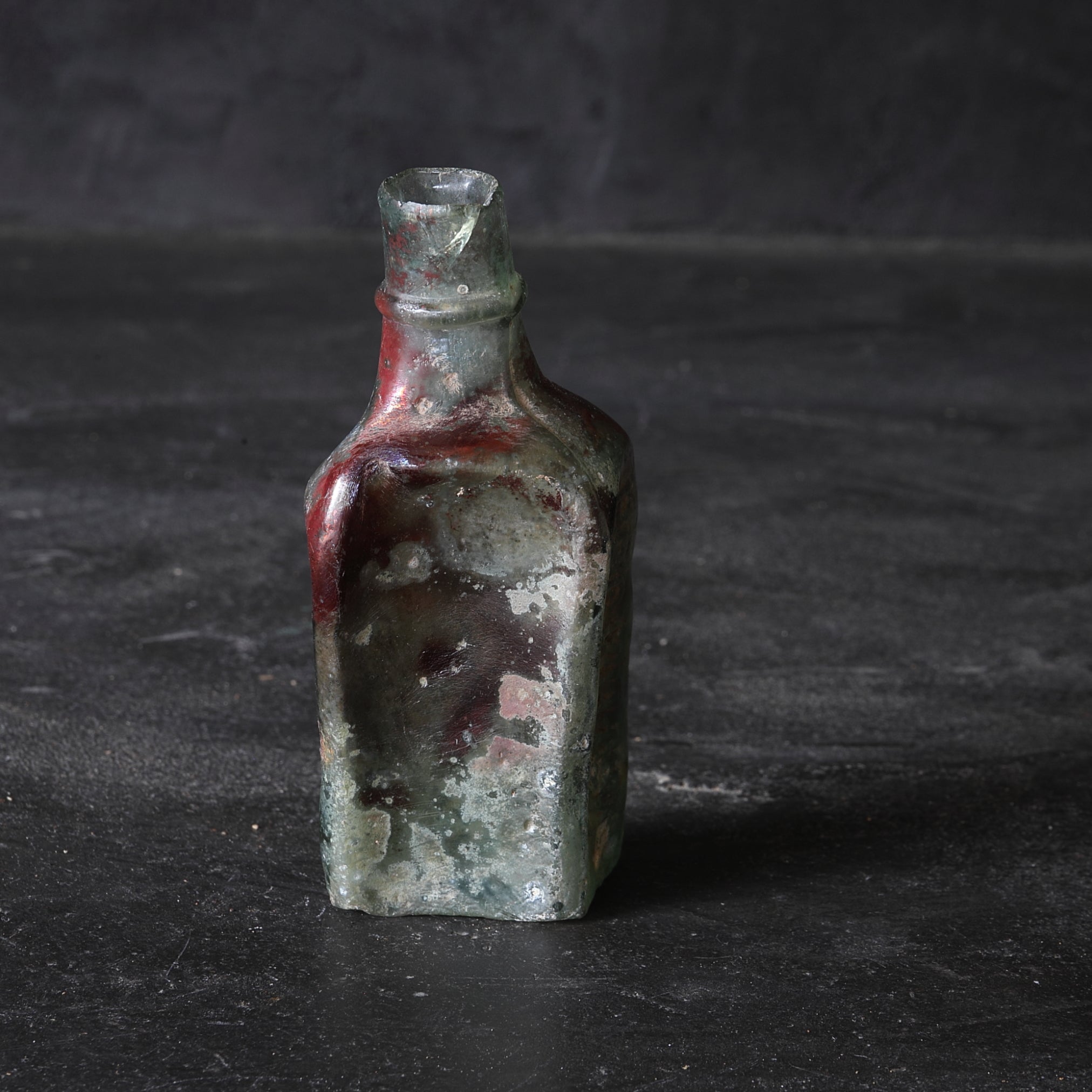 BOTELLA DE VIDRIO DEFORMADA, Antigüedad holandesa, Moderno(Siglos XIX–XX)