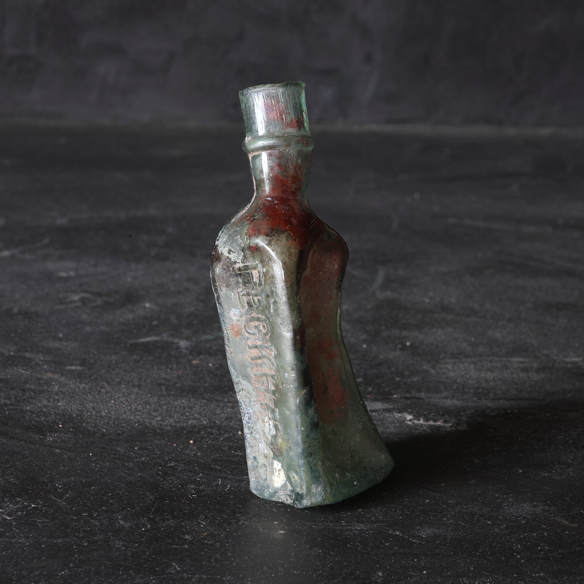 BOTELLA DE VIDRIO DEFORMADA, Antigüedad holandesa, Moderno(Siglos XIX–XX)