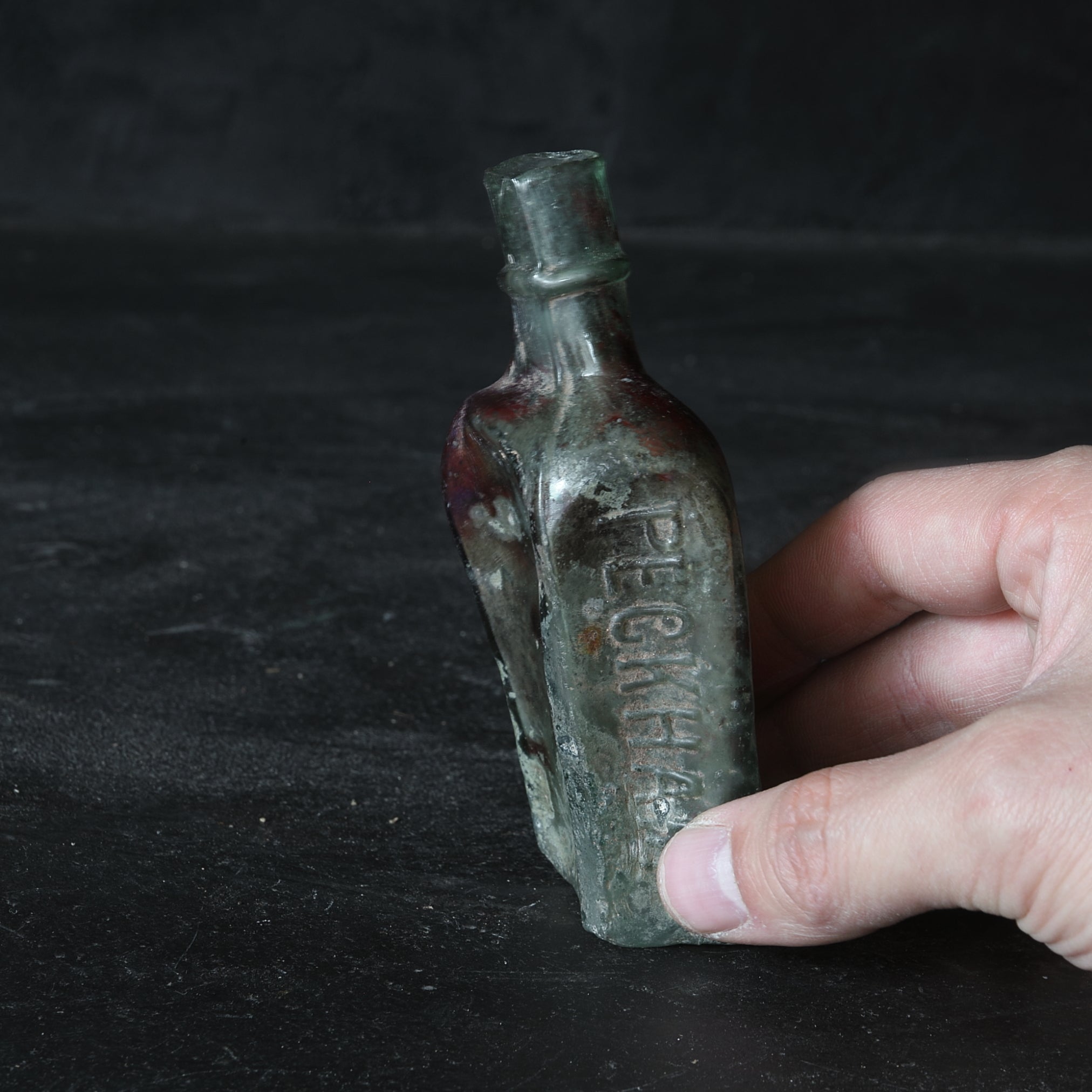 BOTELLA DE VIDRIO DEFORMADA, Antigüedad holandesa, Moderno(Siglos XIX–XX)