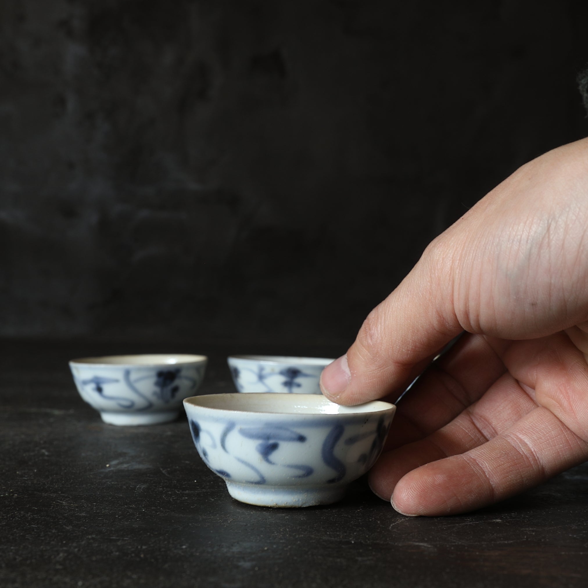 TAZZA DA SENCHA, Ko-Sometsuke, con motivo a erba, set da 5, Dinastia Ming(1368–1644 d.C.)