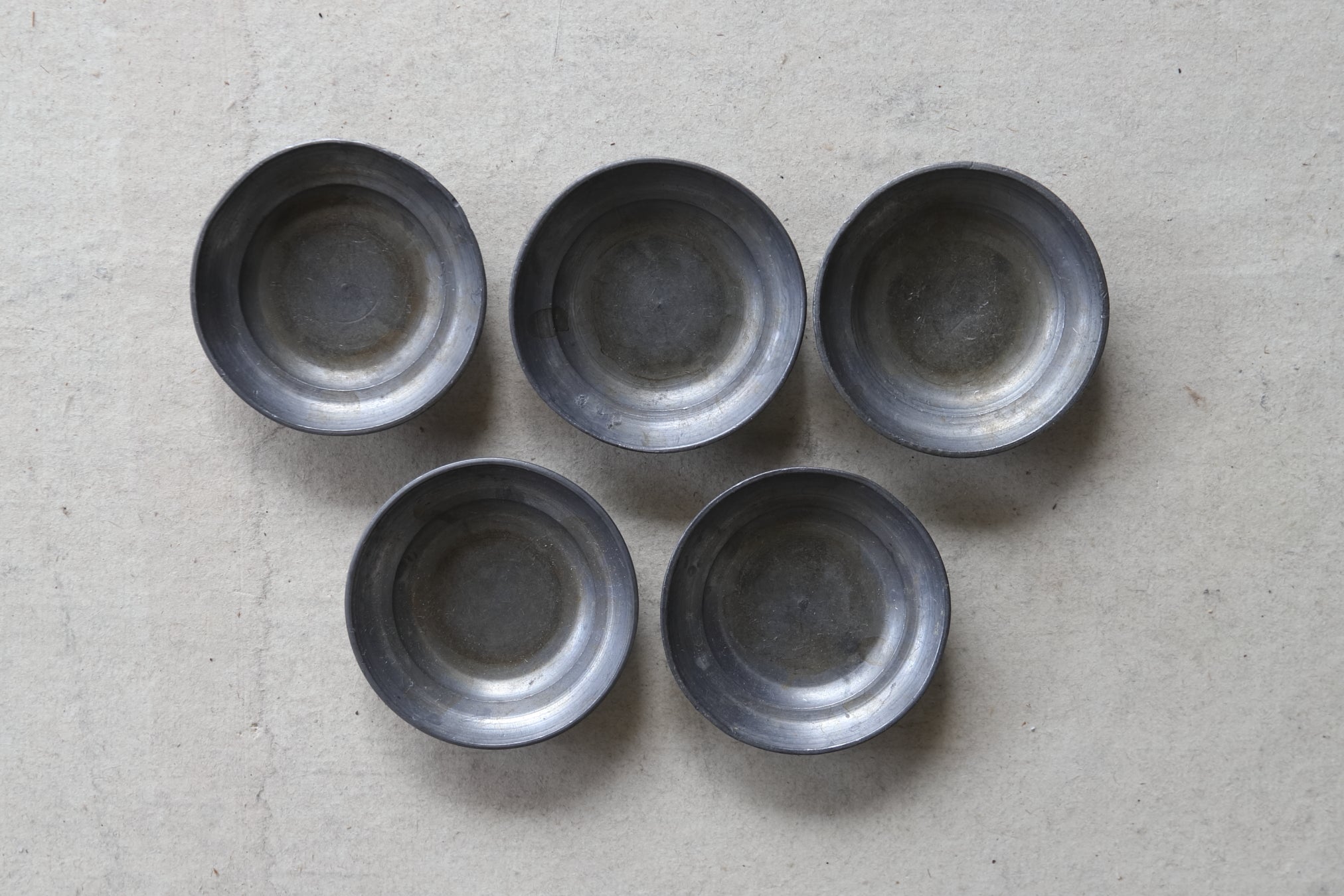 PIATTINO DI STAGNO ANTICO, Set da 5, Dinastia Qing(1616–1911 d.C.)