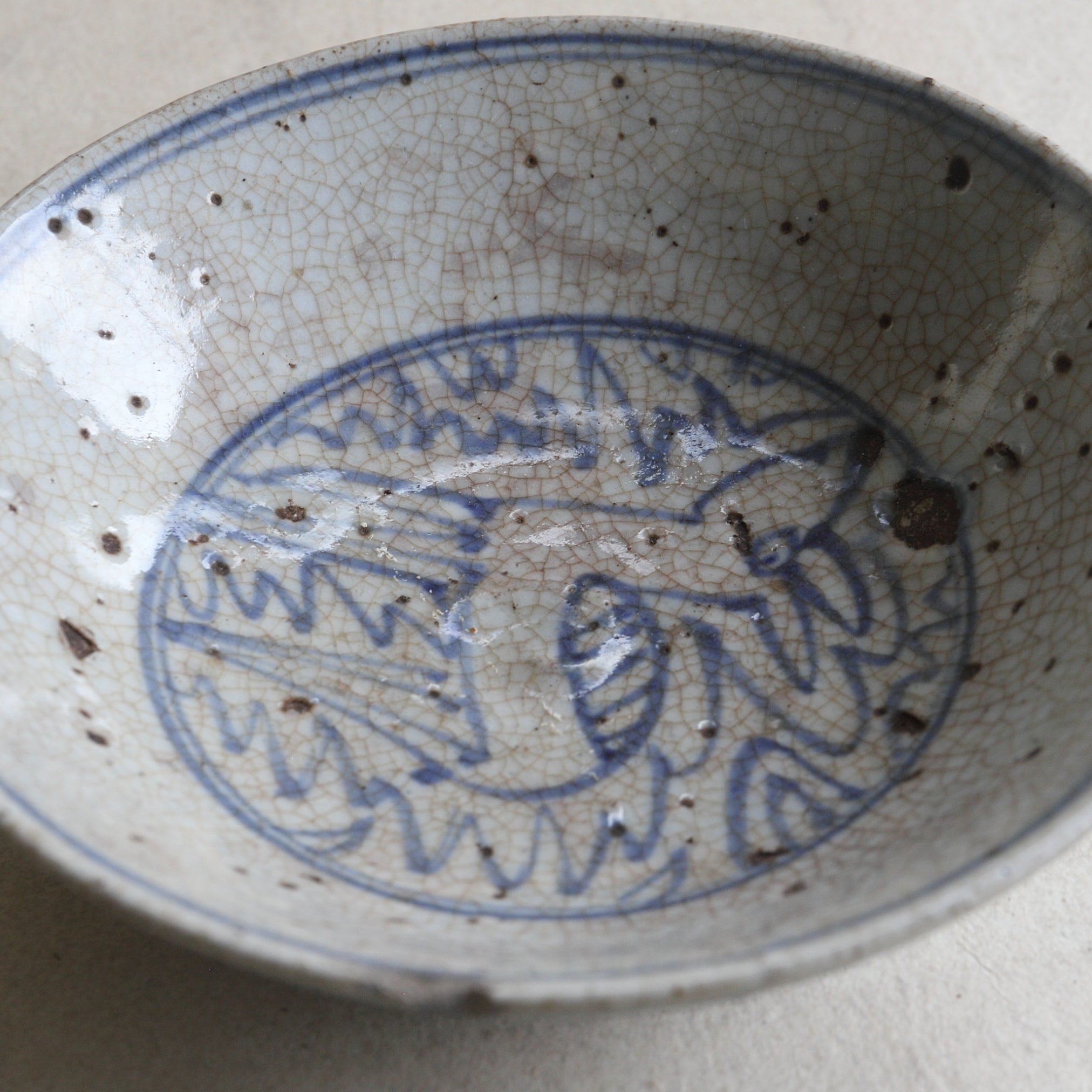 TEESCHALE, Unterglasurblaue mit Tiermuster, marke „hergestellt in der großen ming-dynastie“, Qing-Dynastie(1616–1911 n. Chr.)