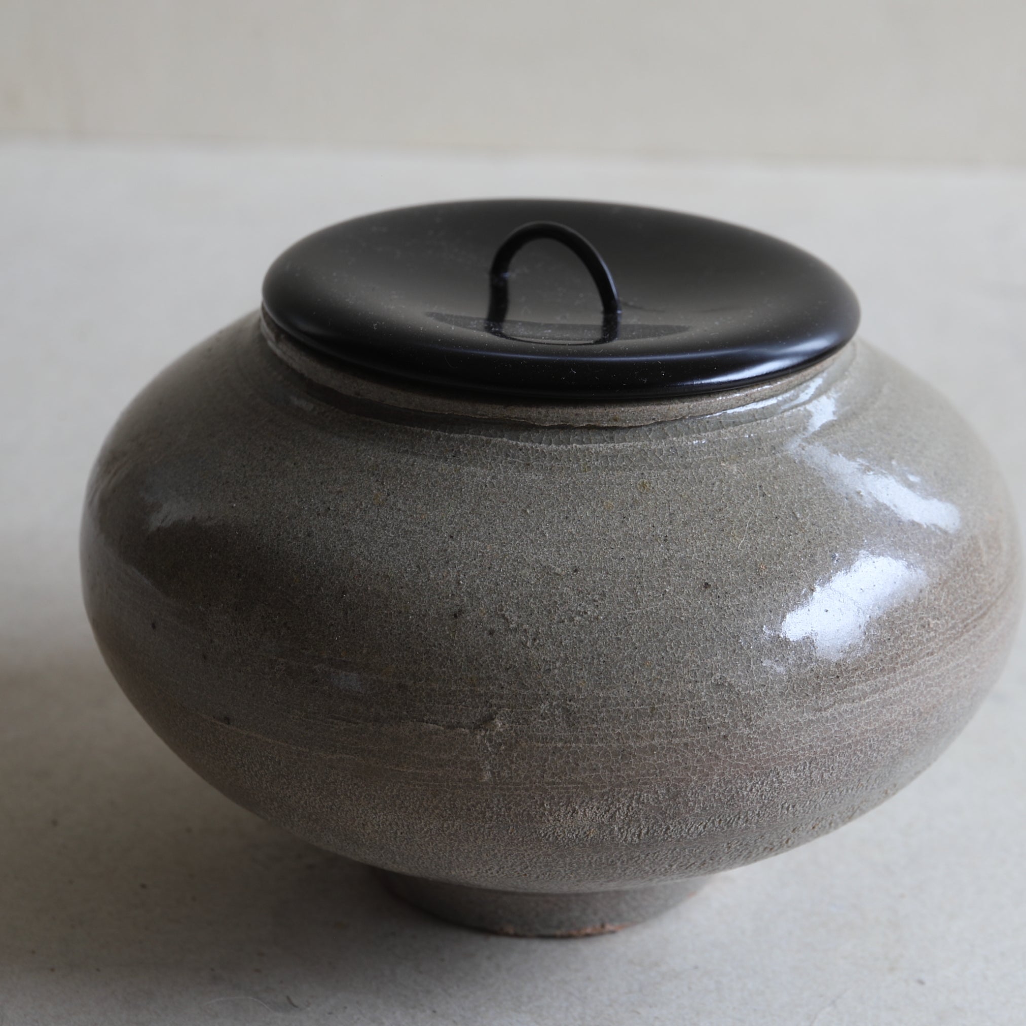 ALTES GEFÄSS / MIZUSASHI, Mit lackiertem deckel, Joseon-Dynastie(1392–1897 n. Chr.)