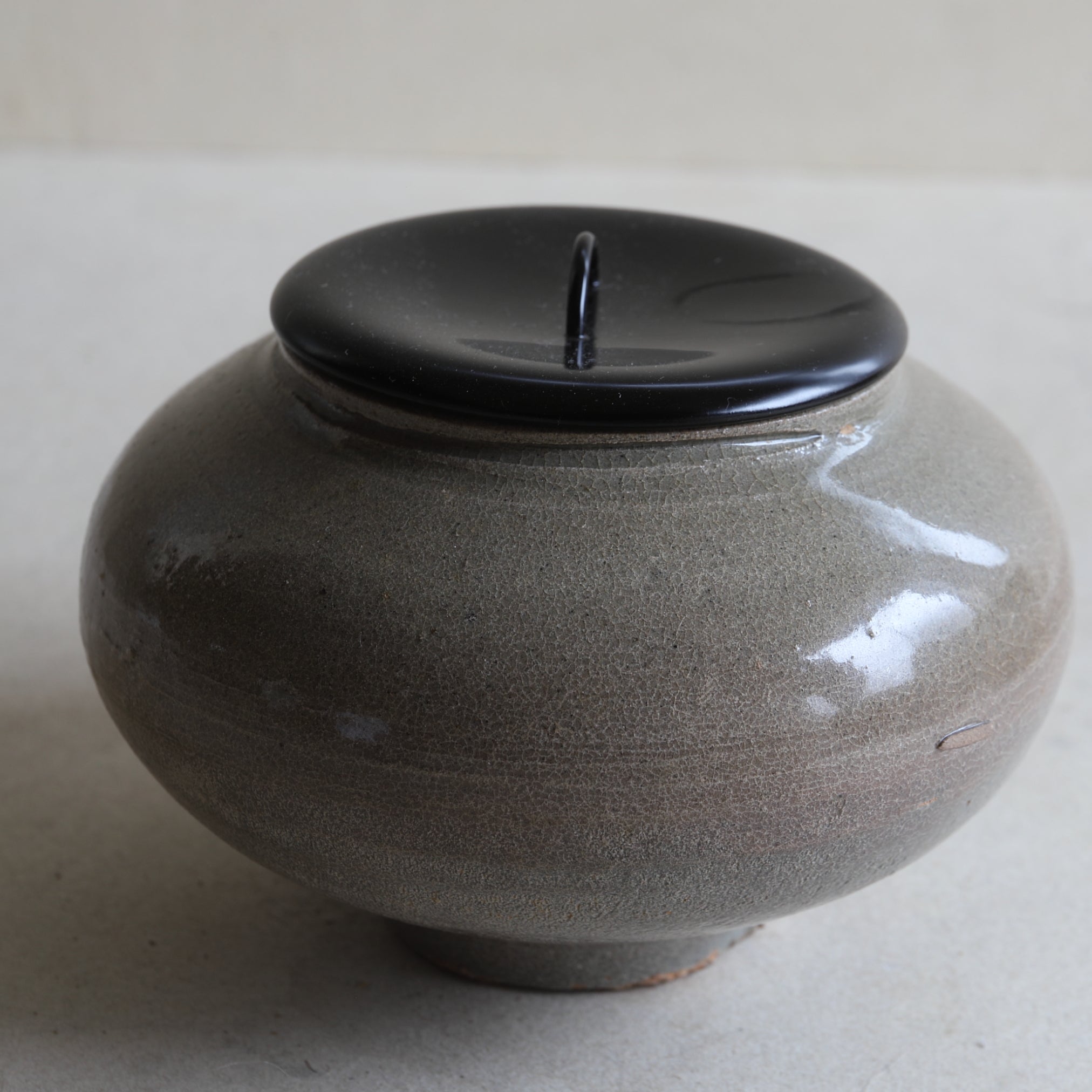 ALTES GEFÄSS / MIZUSASHI, Mit lackiertem deckel, Joseon-Dynastie(1392–1897 n. Chr.)