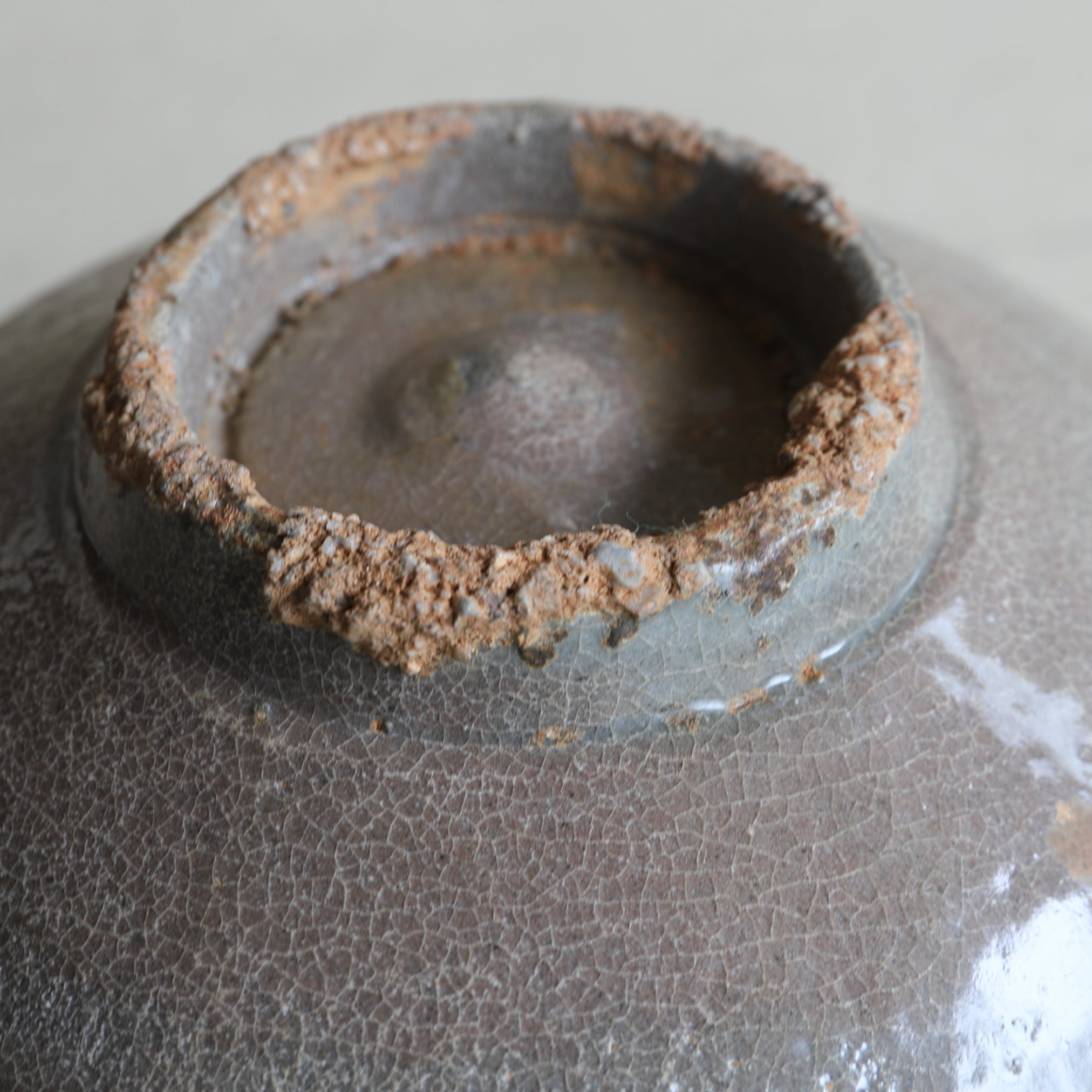 ALTES GEFÄSS / MIZUSASHI, Mit lackiertem deckel, Joseon-Dynastie(1392–1897 n. Chr.)