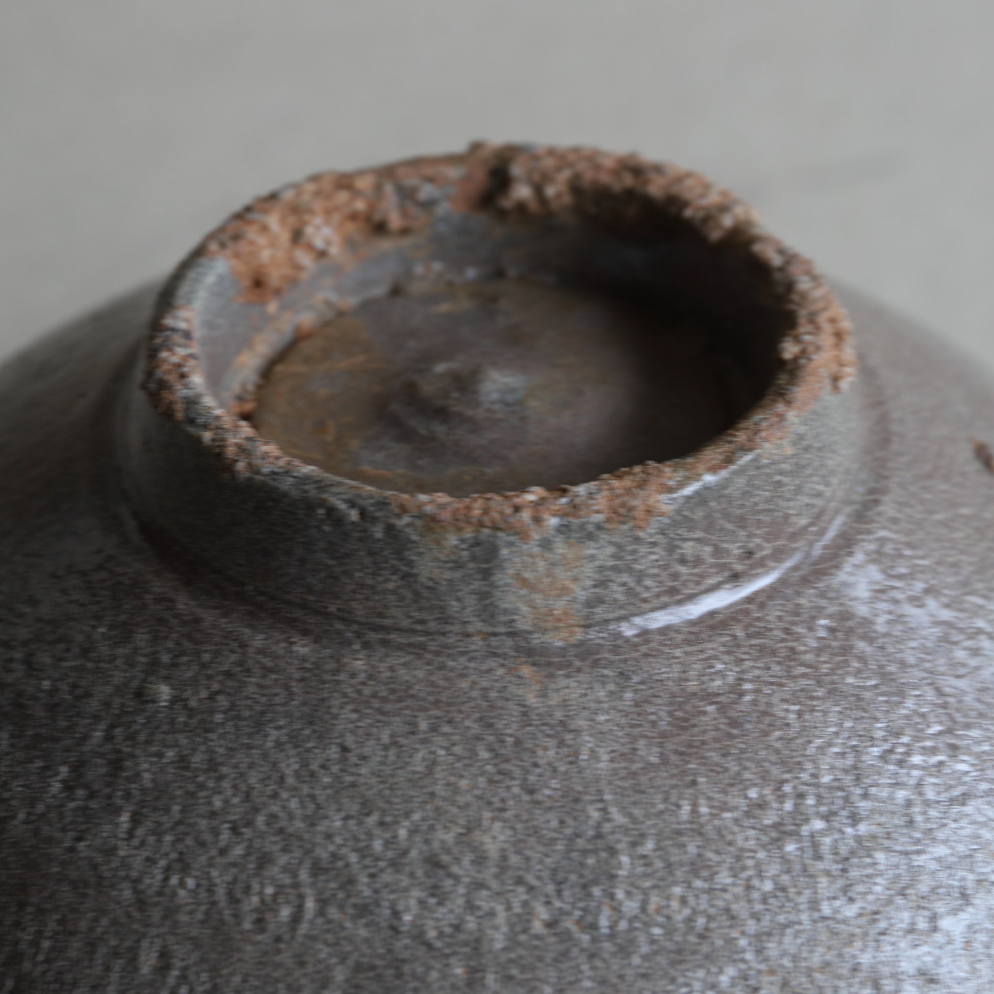 ALTES GEFÄSS / MIZUSASHI, Mit lackiertem deckel, Joseon-Dynastie(1392–1897 n. Chr.)