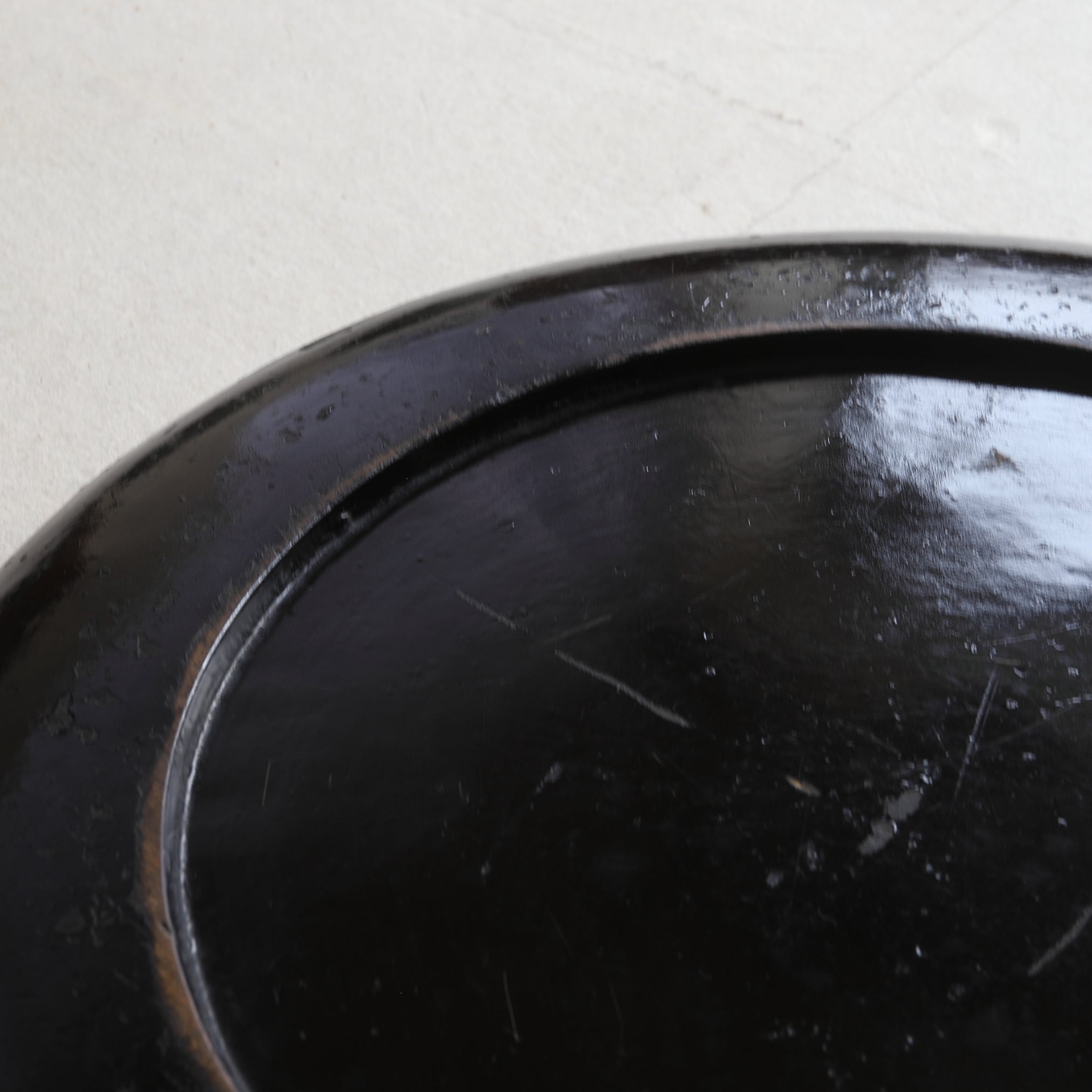 BANDEJA LACADA EN NEGRO REDONDA, Período Edo(1603–1867 d. C.)