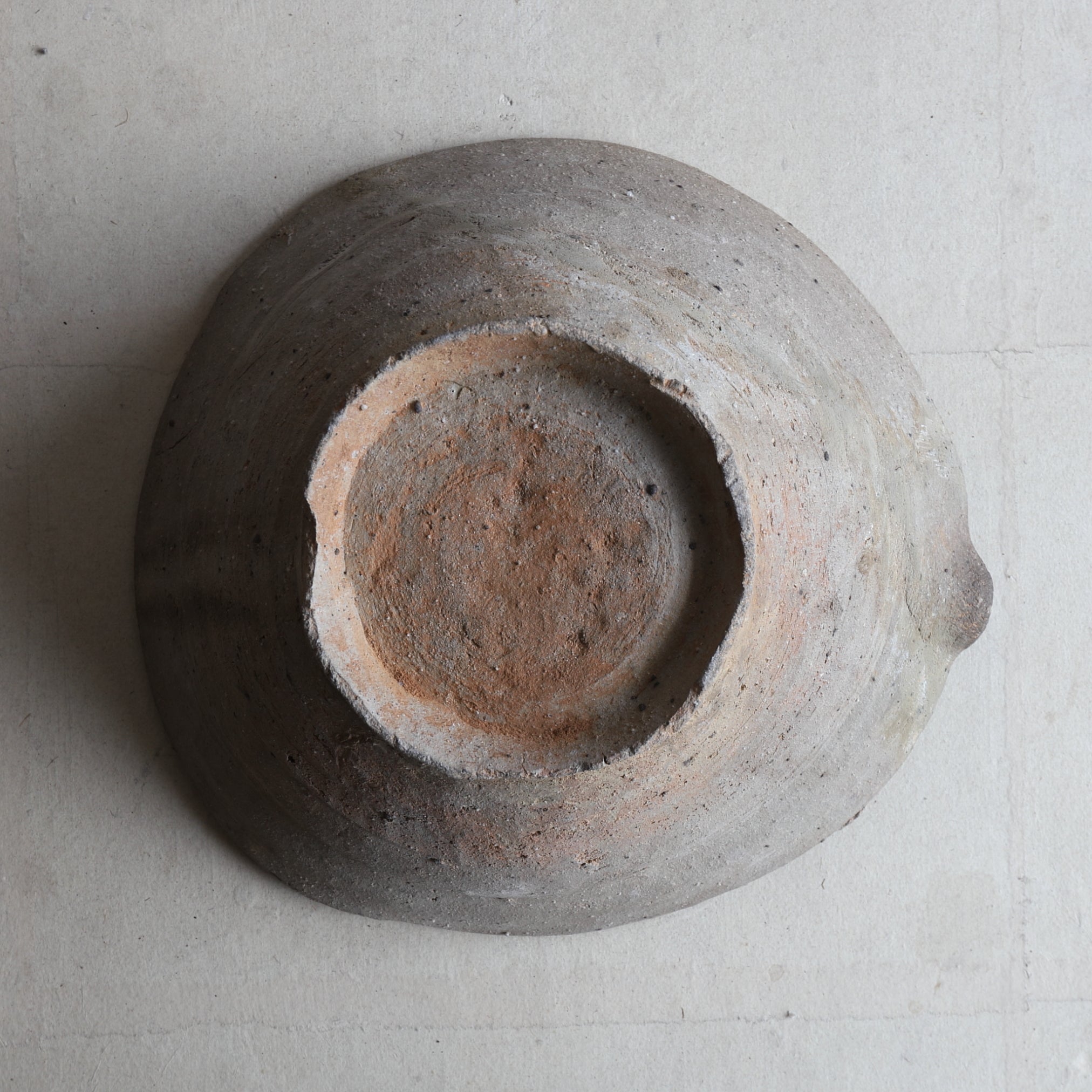 CUENCO CON PICO GRANDE, Ko-Tokoname, Período Heian–Kamakura(794–1333 d. C.)