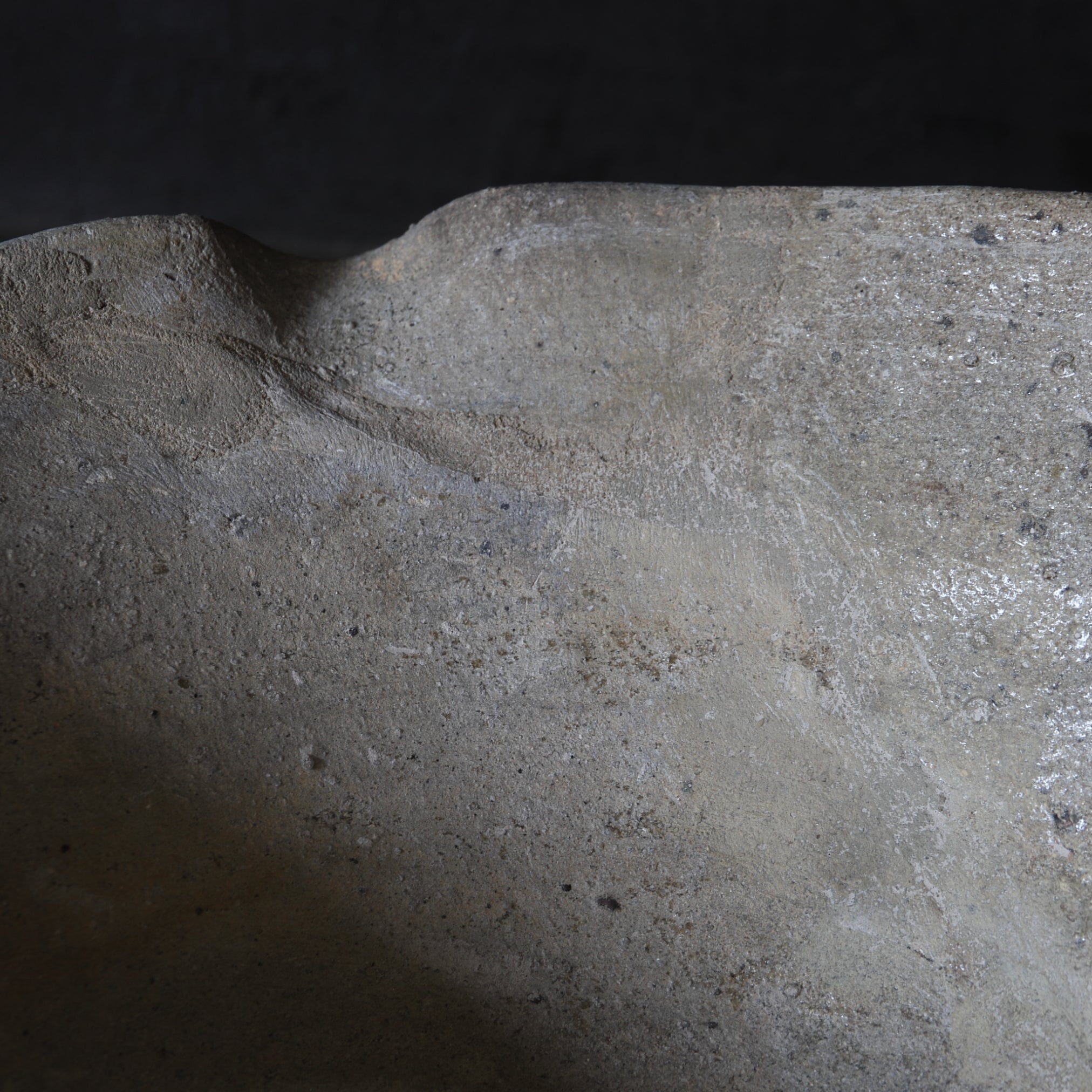 CUENCO CON PICO GRANDE, Ko-Tokoname, Período Heian–Kamakura(794–1333 d. C.)