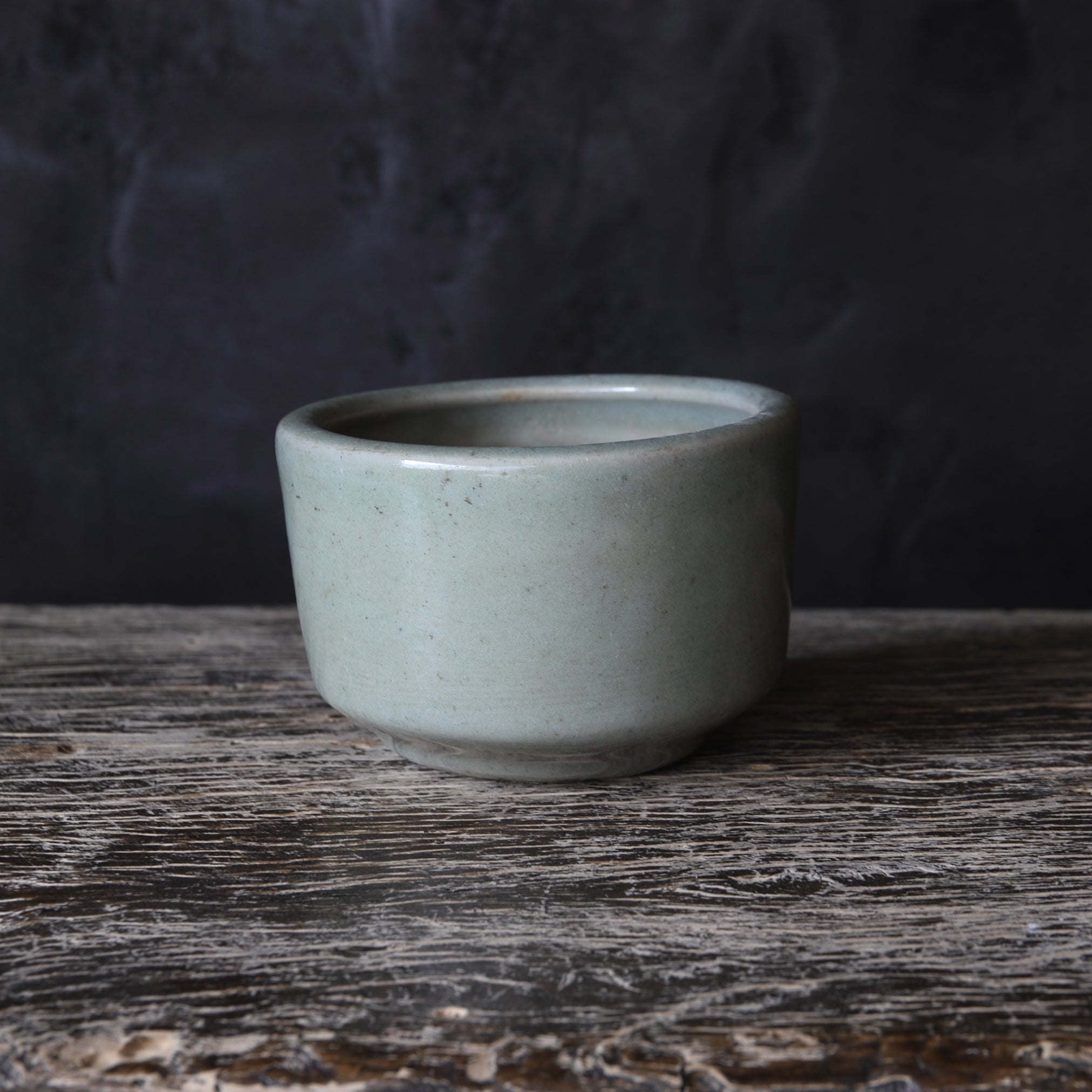 TUBE / BRÛLE-PARFUM, four Longquan, céladon shichikan, Dynastie Ming(1368–1644 apr. J.-C.)