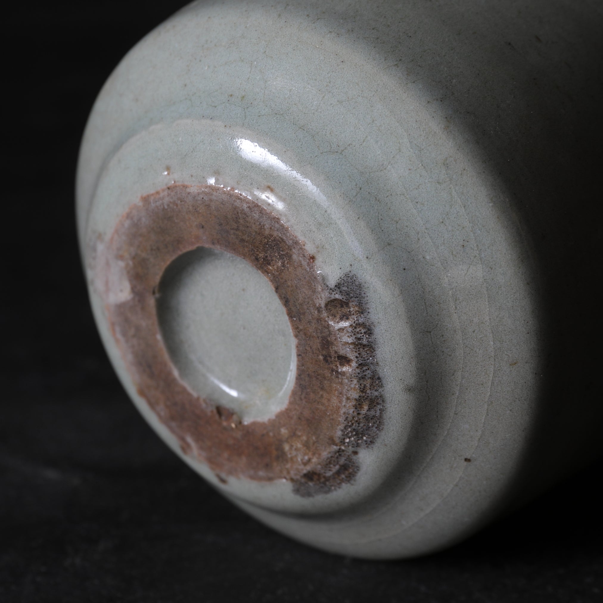 RÖHRE / RÄUCHERGEFÄSS, Longquan-Brennofen, shichikan-celadon, Ming-Dynastie(1368–1644 n. Chr.)