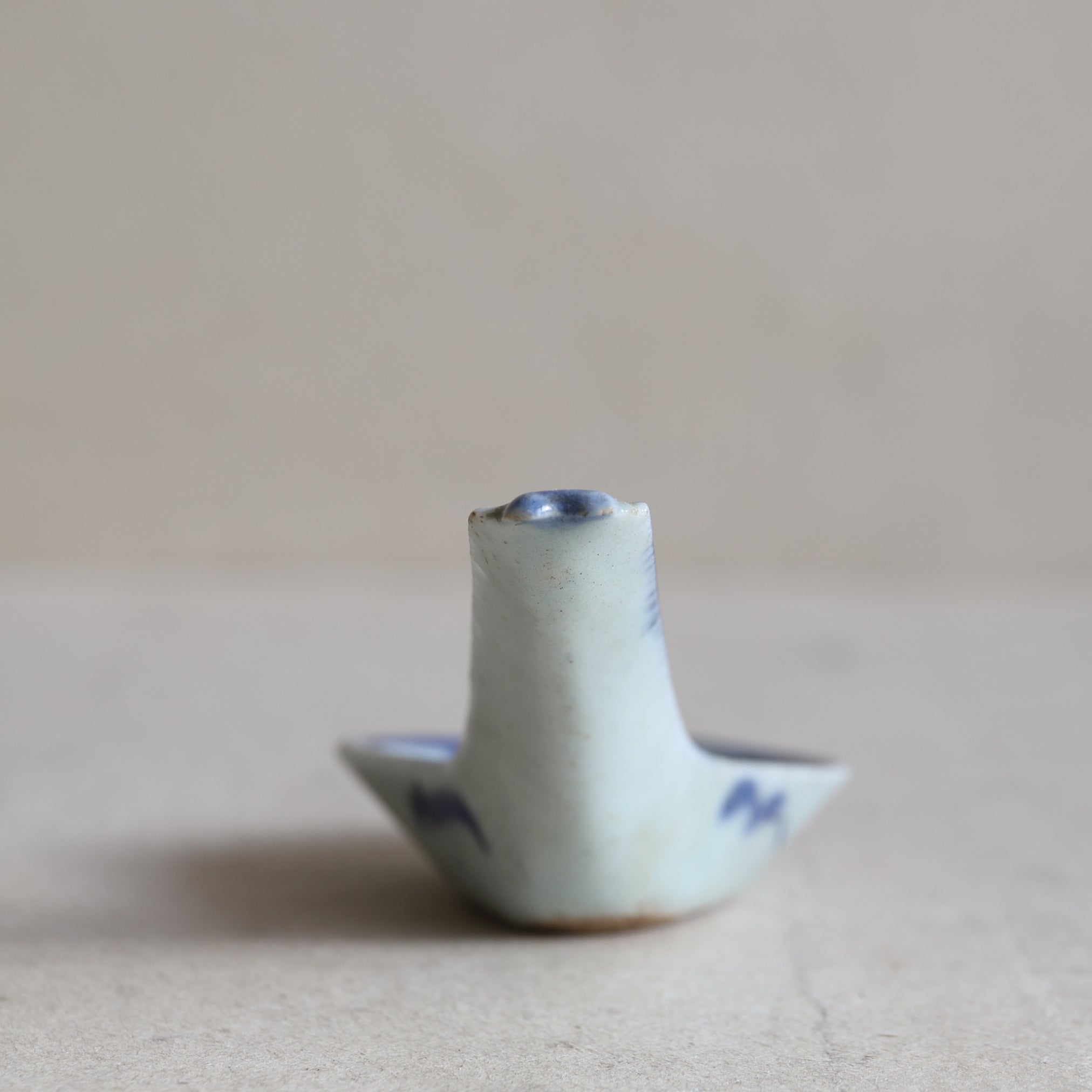 CUCHARA DE SOPA CHINA, Con azul bajo cubierta diseño de hierba, a1, Dinastía Qing(1616–1911 d. C.)