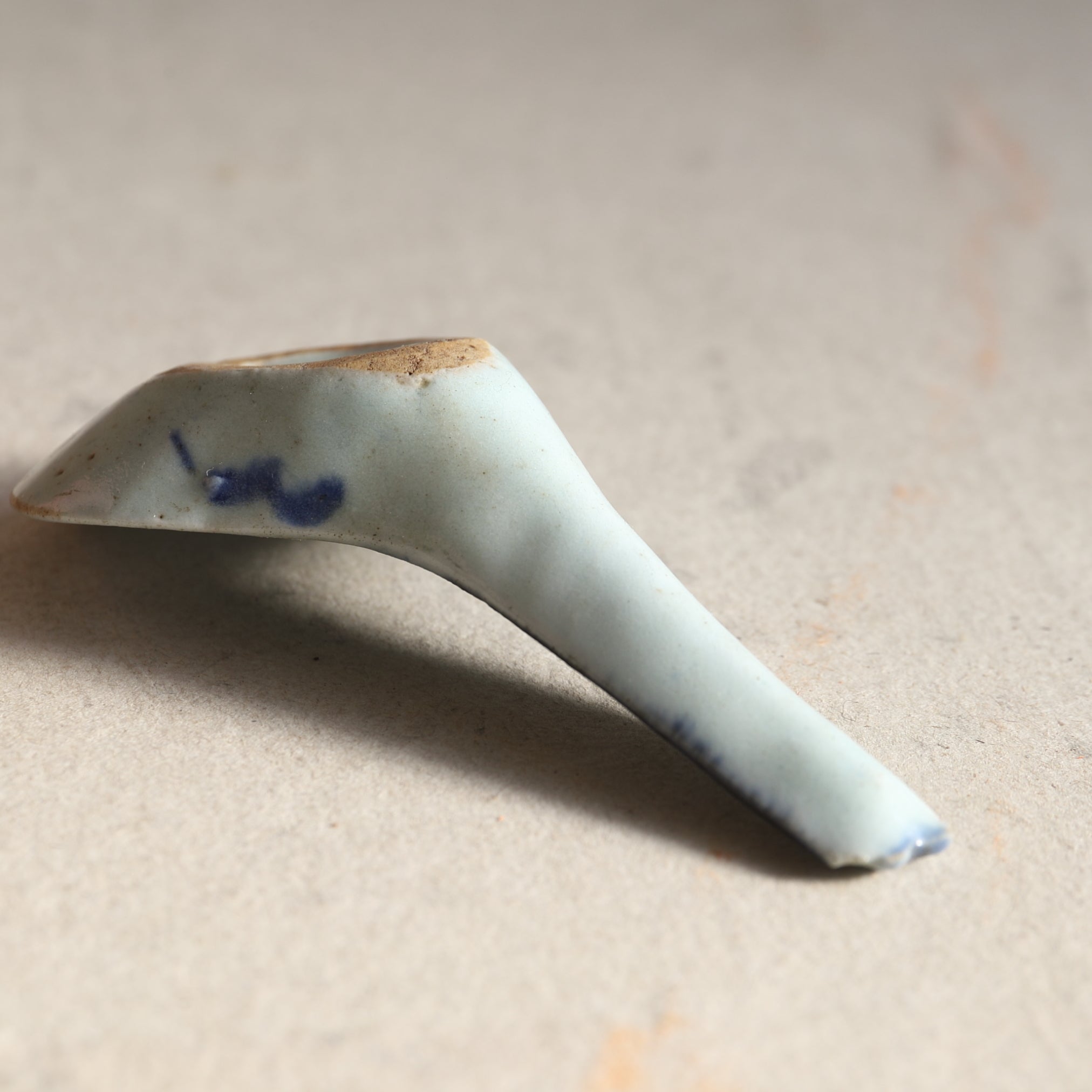 CUCHARA DE SOPA CHINA, Con azul bajo cubierta diseño de hierba, a1, Dinastía Qing(1616–1911 d. C.)