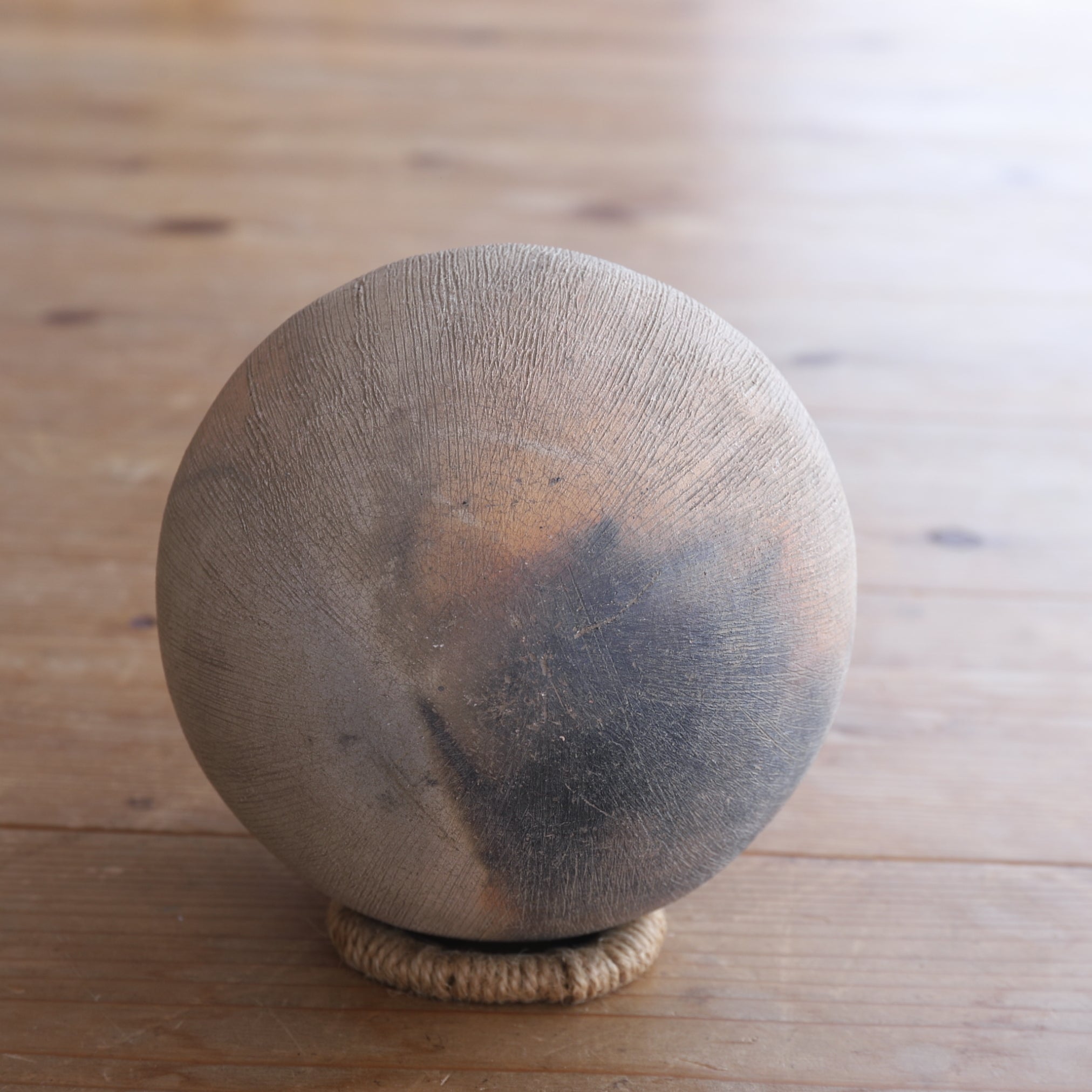 WEITHALSIGES IRDENWARE-GEFÄSS, Steingut, Yayoi-Zeit(300 v. Chr.–250 n. Chr.)