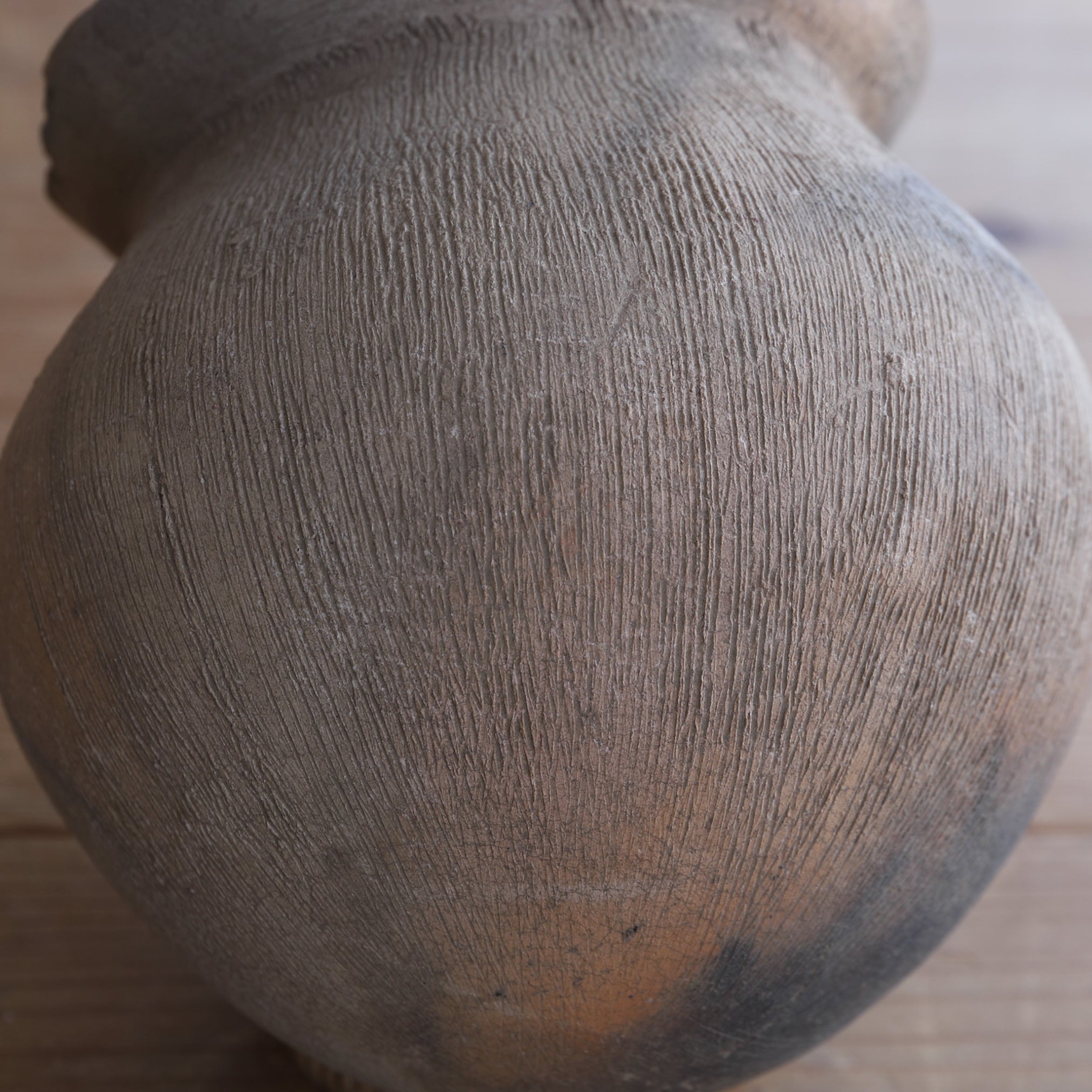 WEITHALSIGES IRDENWARE-GEFÄSS, Steingut, Yayoi-Zeit(300 v. Chr.–250 n. Chr.)