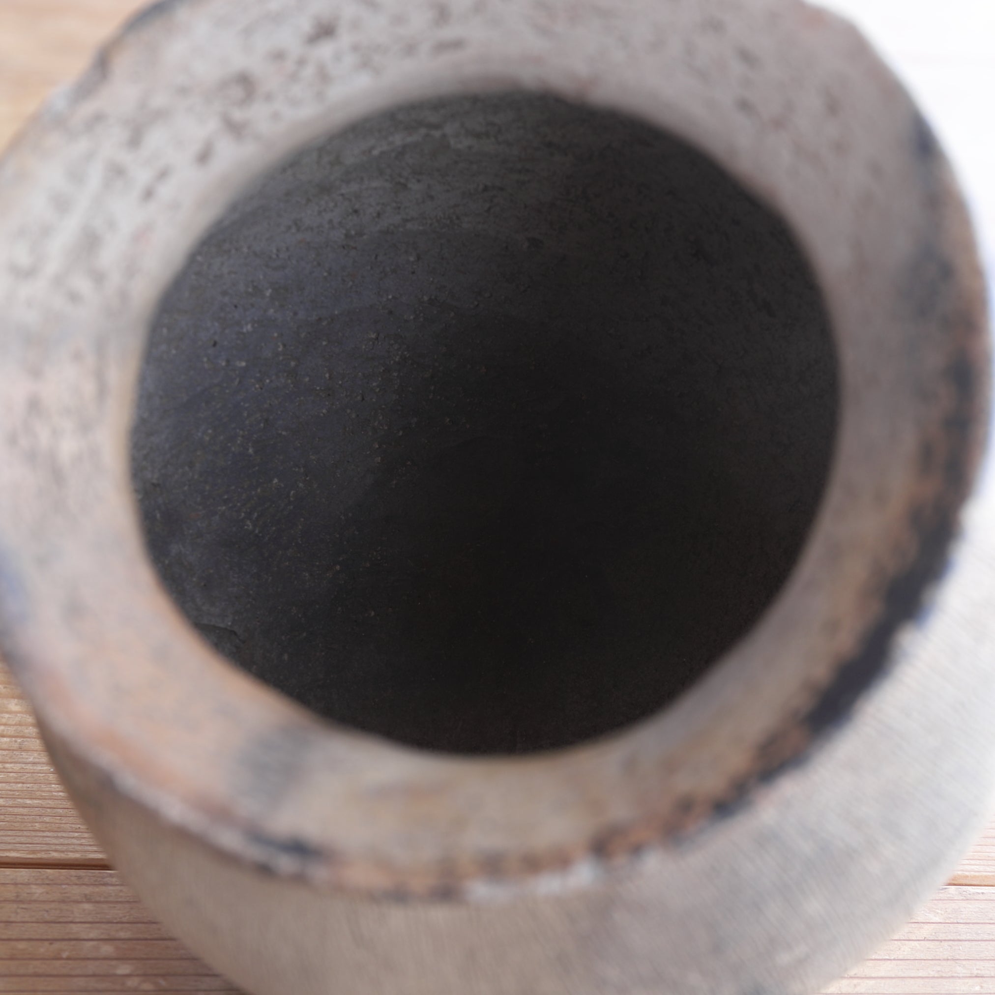 WEITHALSIGES IRDENWARE-GEFÄSS, Steingut, Yayoi-Zeit(300 v. Chr.–250 n. Chr.)