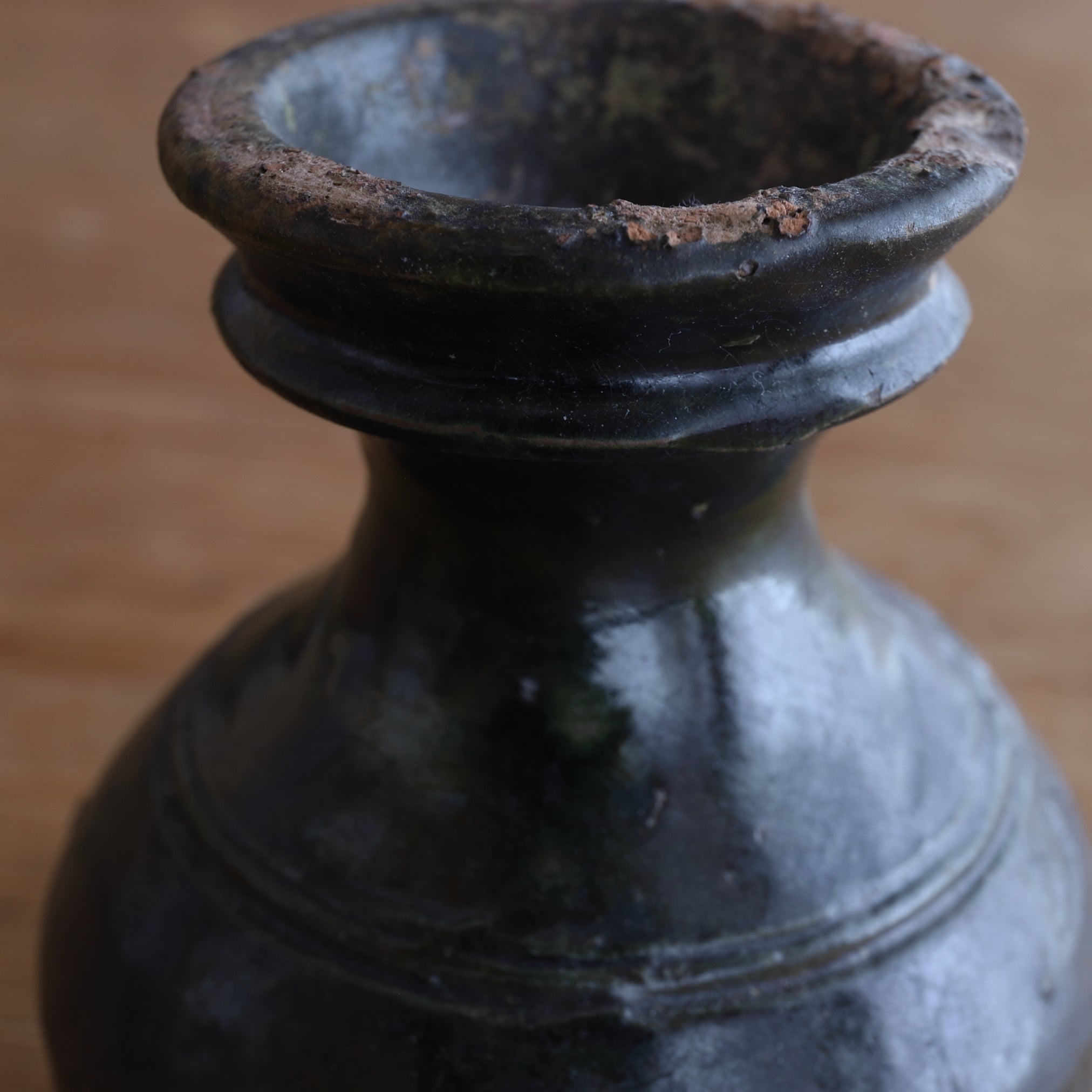 GEFÄSS, Grün glasiert, Han-Dynastie(206 v. Chr.–220 n. Chr.)