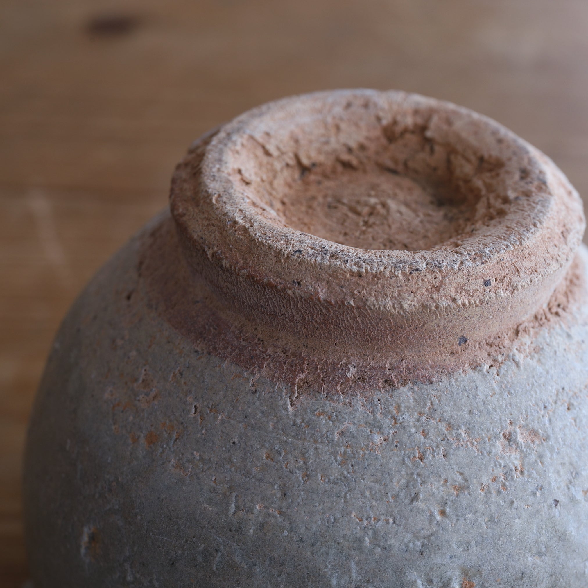 ZWEIHENKELGEFÄSS, Sawankhalok-Keramik, Mittelalter(12.–16. Jahrhundert)