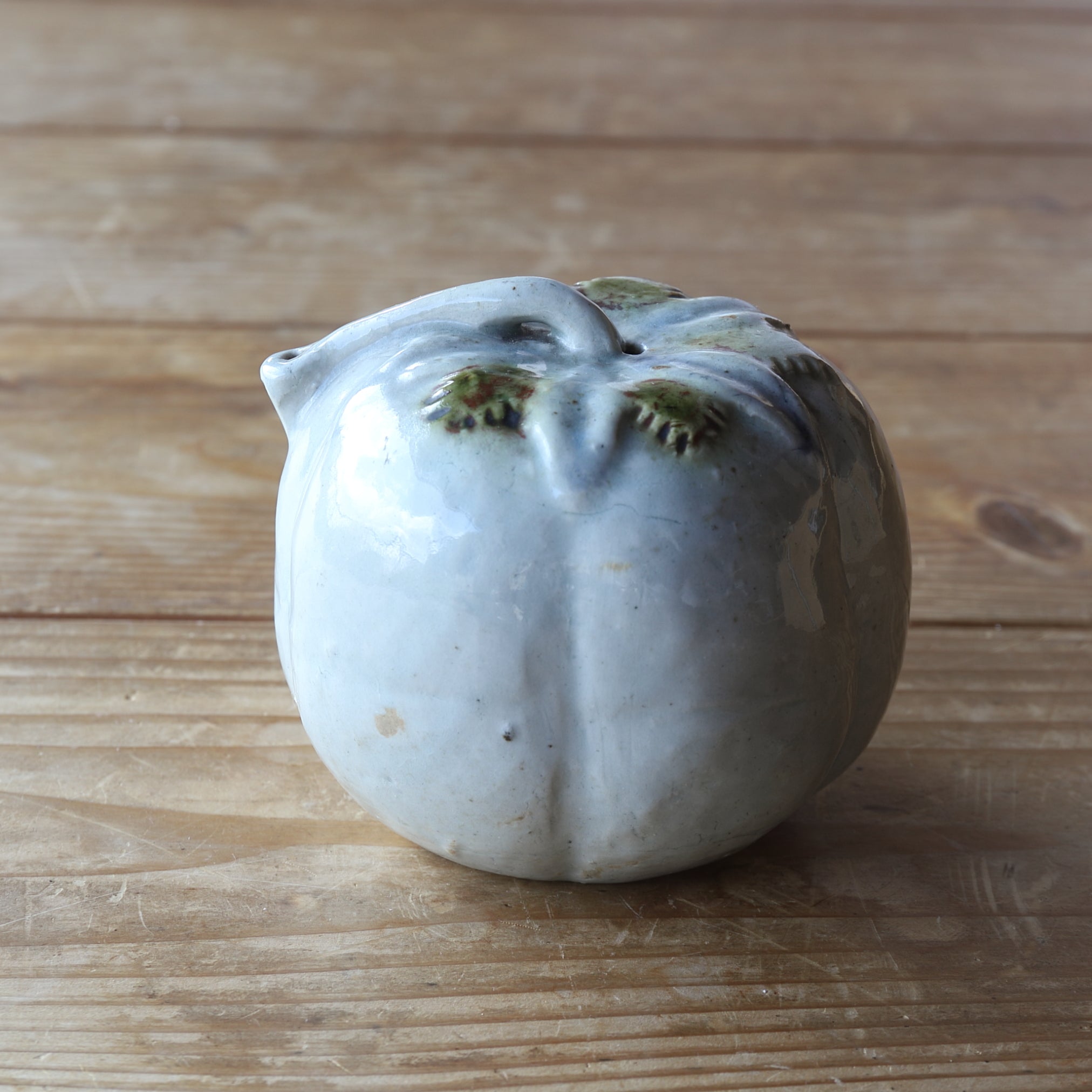 COMPTE-GOUTTES À EAU EN MELON, Porcelaine bleu et blanc, Dynastie Joseon(1392–1897 apr. J.-C.)