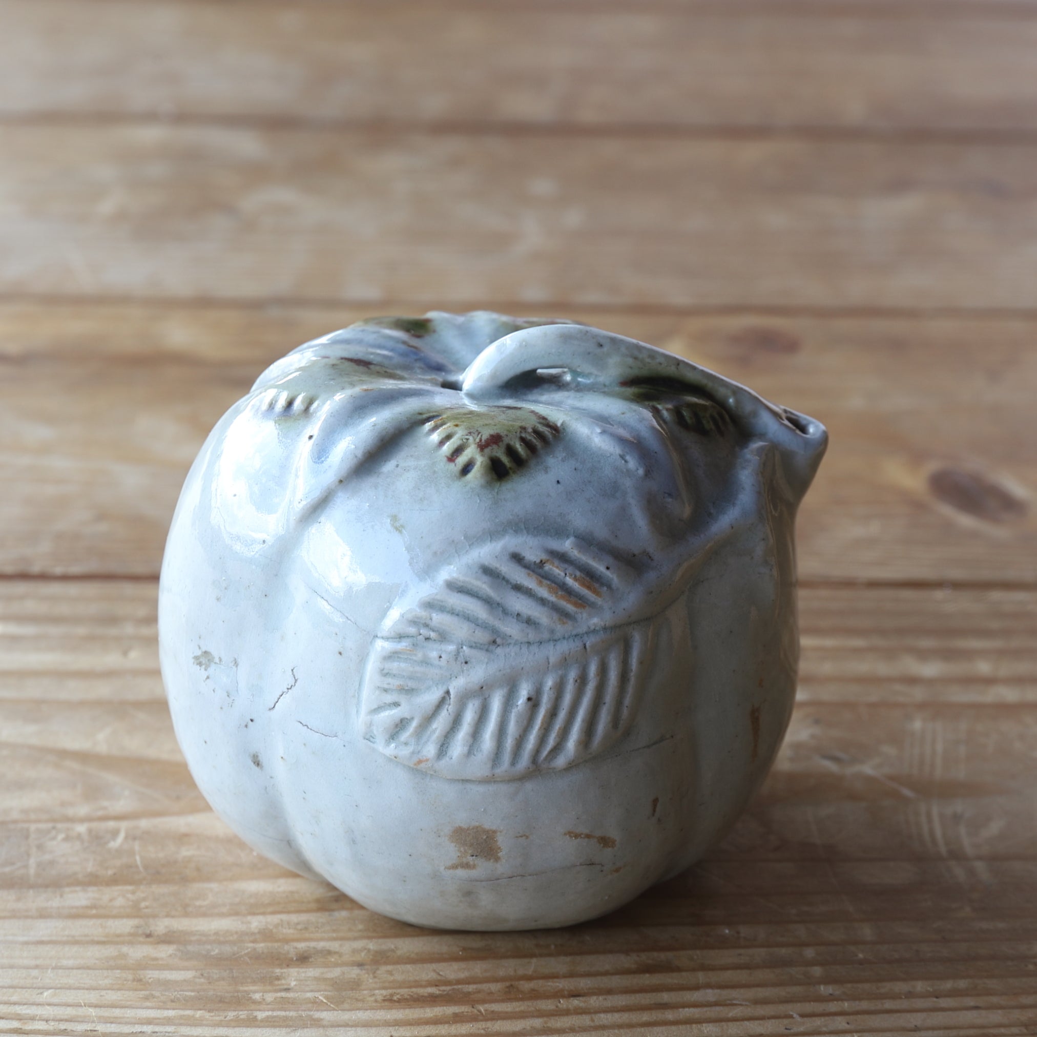 COMPTE-GOUTTES À EAU EN MELON, Porcelaine bleu et blanc, Dynastie Joseon(1392–1897 apr. J.-C.)