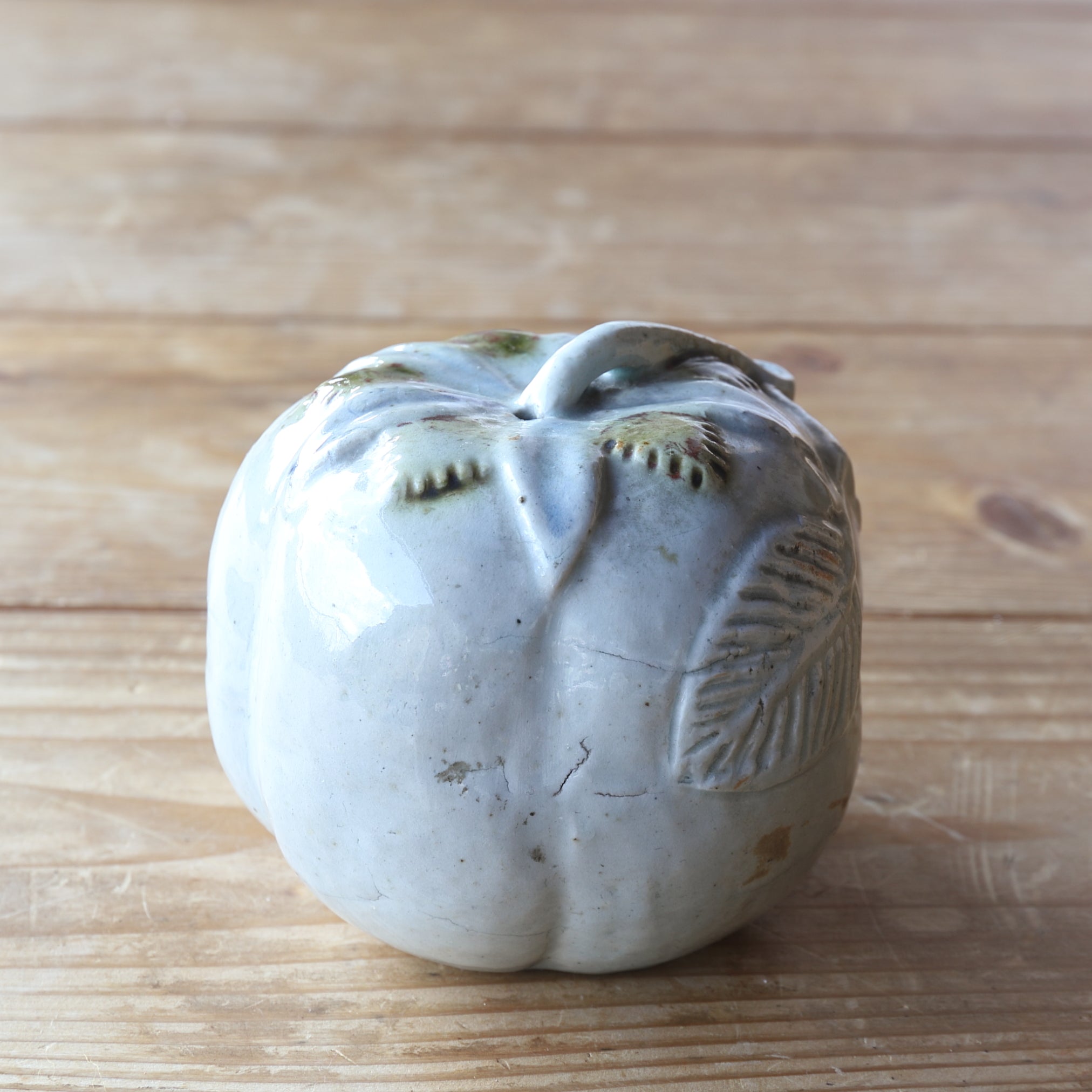 COMPTE-GOUTTES À EAU EN MELON, Porcelaine bleu et blanc, Dynastie Joseon(1392–1897 apr. J.-C.)