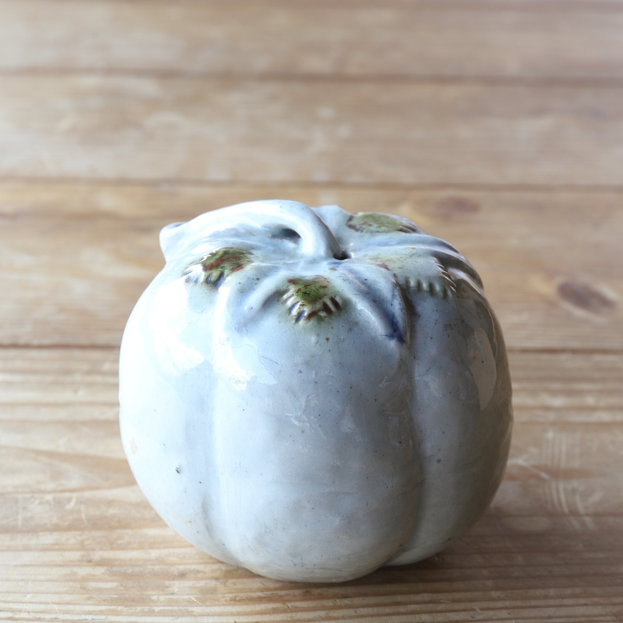 COMPTE-GOUTTES À EAU EN MELON, Porcelaine bleu et blanc, Dynastie Joseon(1392–1897 apr. J.-C.)