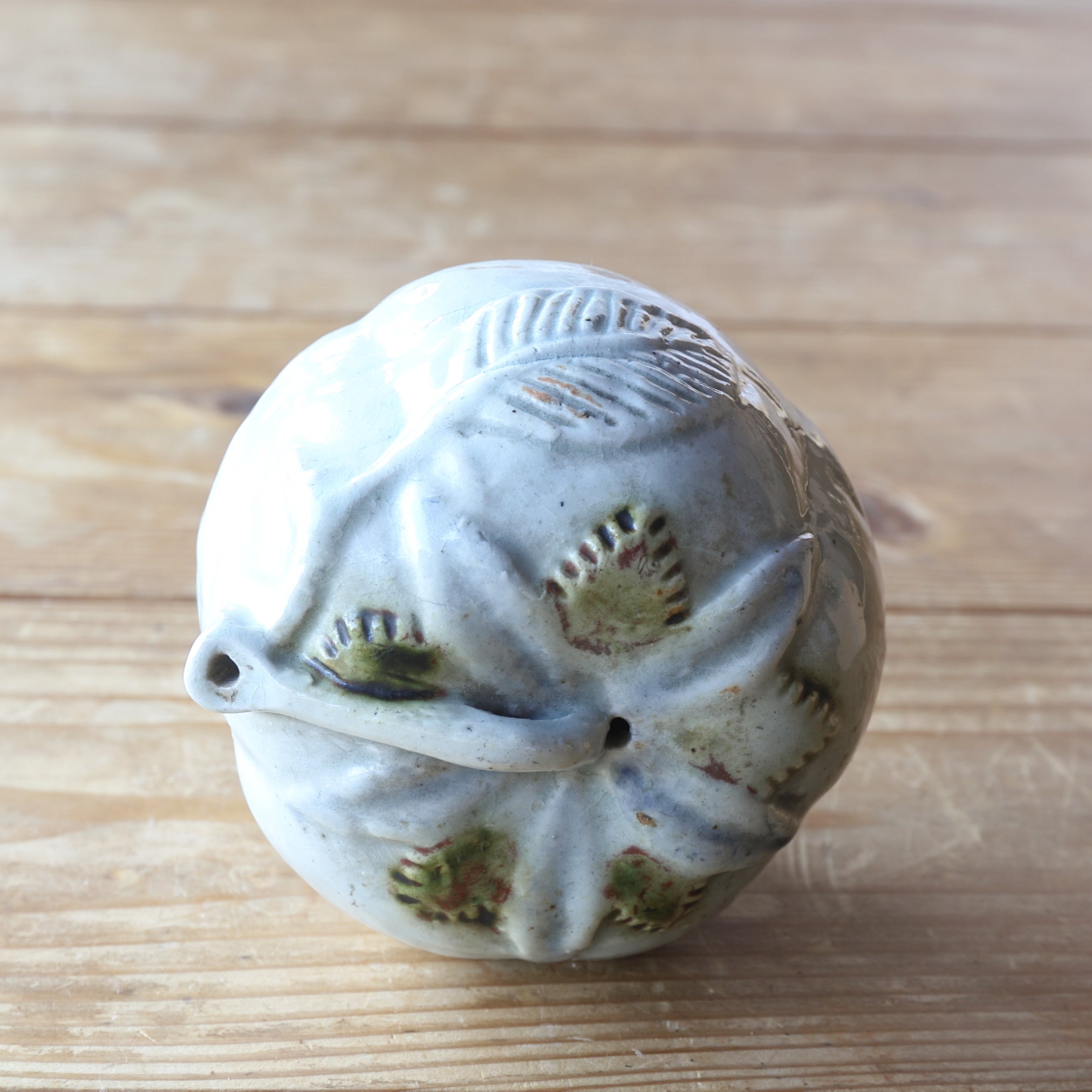 COMPTE-GOUTTES À EAU EN MELON, Porcelaine bleu et blanc, Dynastie Joseon(1392–1897 apr. J.-C.)