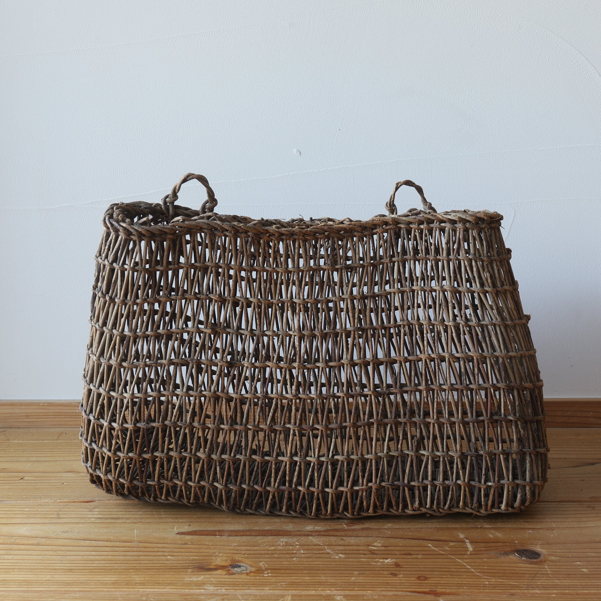 CESTA PARA FLORES DE AKEBIA, Edad Moderna Temprana(Siglos XVI–XIX)