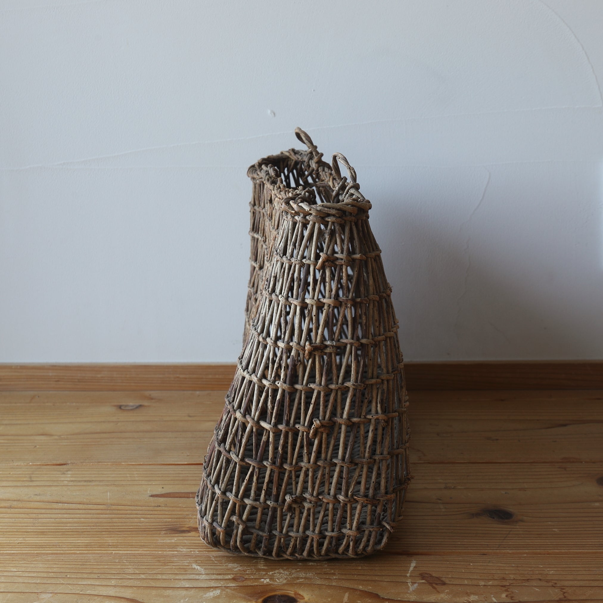 CESTA PARA FLORES DE AKEBIA, Edad Moderna Temprana(Siglos XVI–XIX)