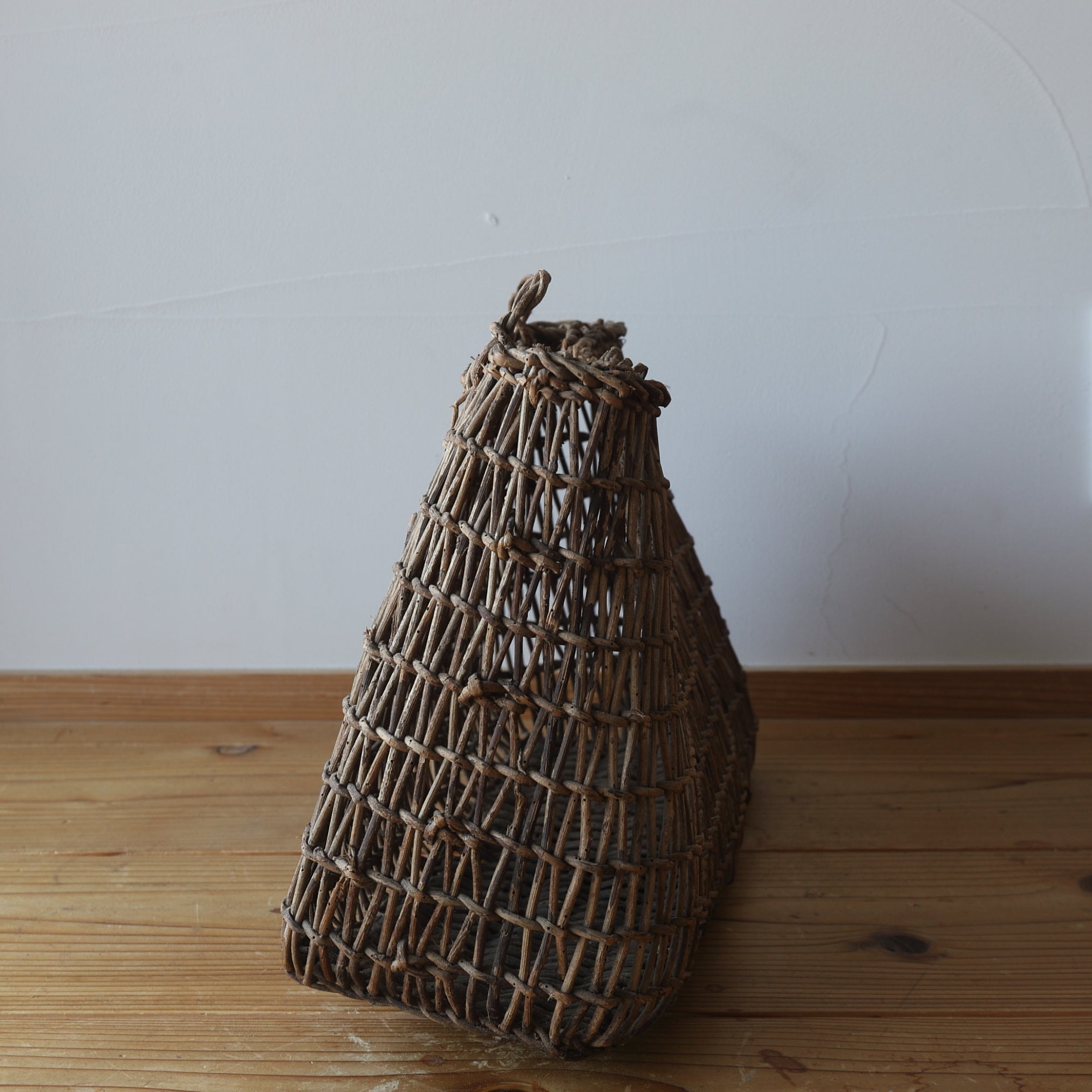 CESTA PARA FLORES DE AKEBIA, Edad Moderna Temprana(Siglos XVI–XIX)