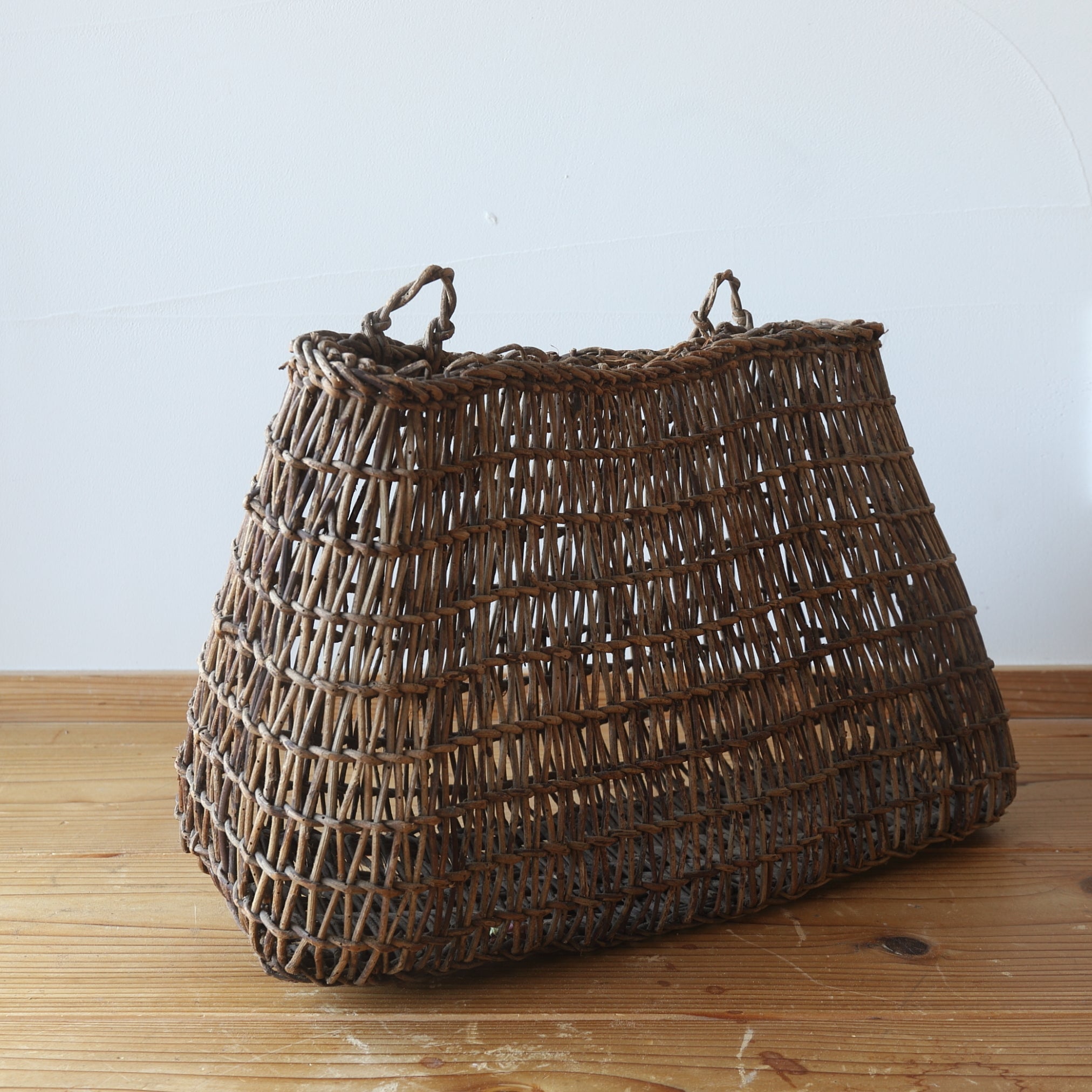 CESTA PARA FLORES DE AKEBIA, Edad Moderna Temprana(Siglos XVI–XIX)