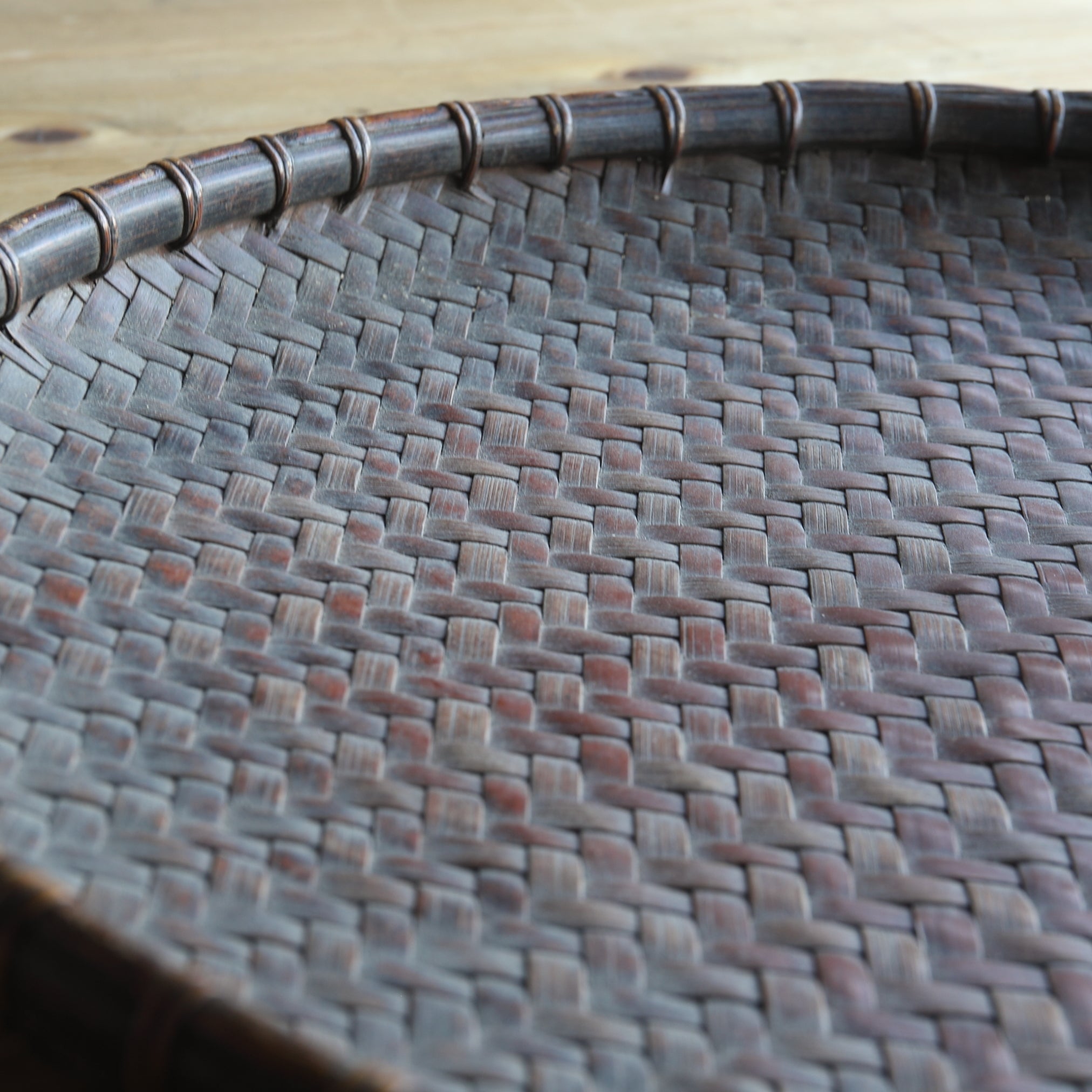 LARGE BAMBOO FLAT BAMBOO BASKET, Edo Period(1603–1867CE)