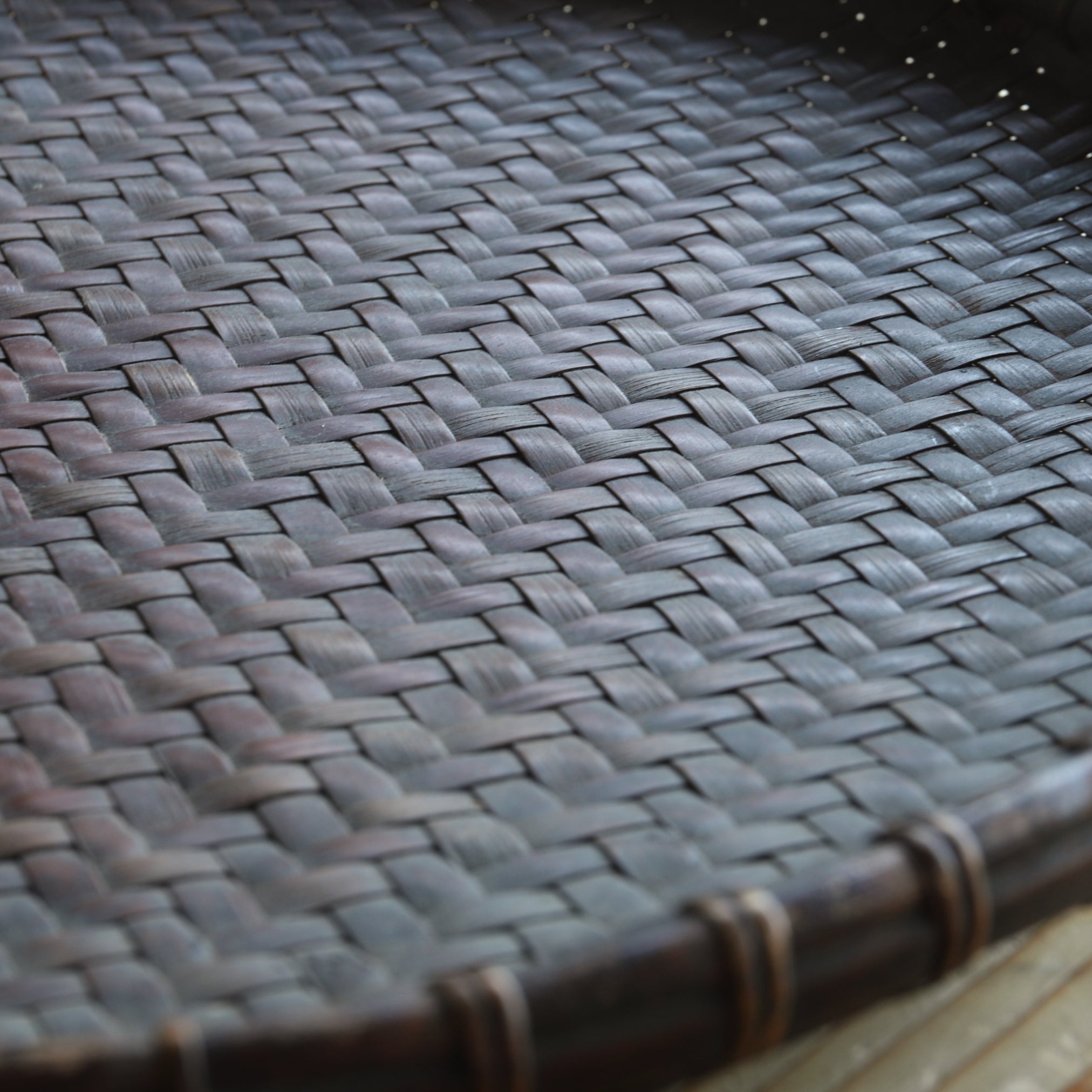 LARGE BAMBOO FLAT BAMBOO BASKET, Edo Period(1603–1867CE)