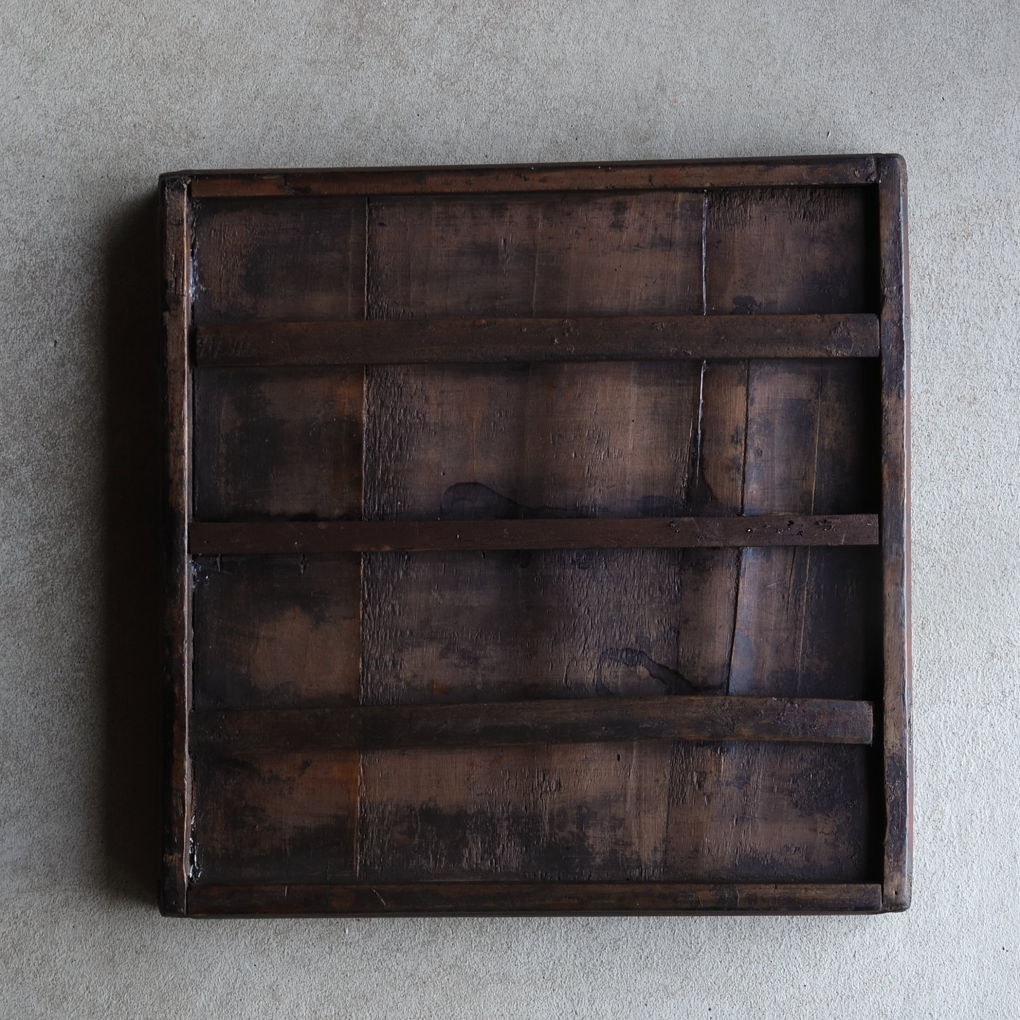 VASSOIO DI LEGNO GRANDE, A forma di quadrata, a3, Dinastia Joseon(1392–1897 d.C.)