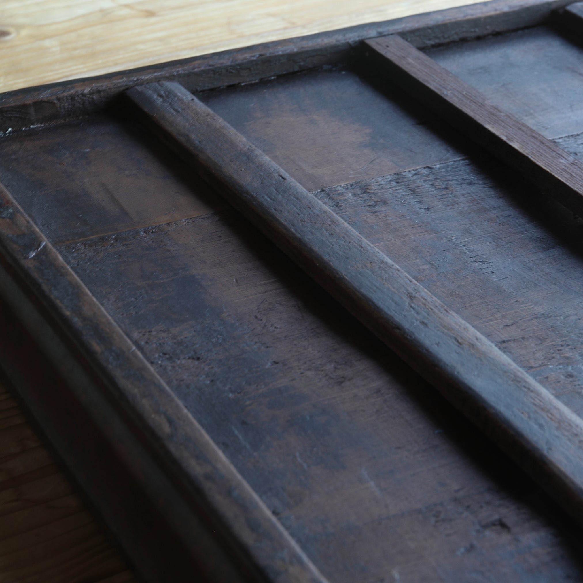 BANDEJA DE MADERA GRANDE, En forma de cuadrada, a3, Dinastía Joseon(1392–1897 d. C.)