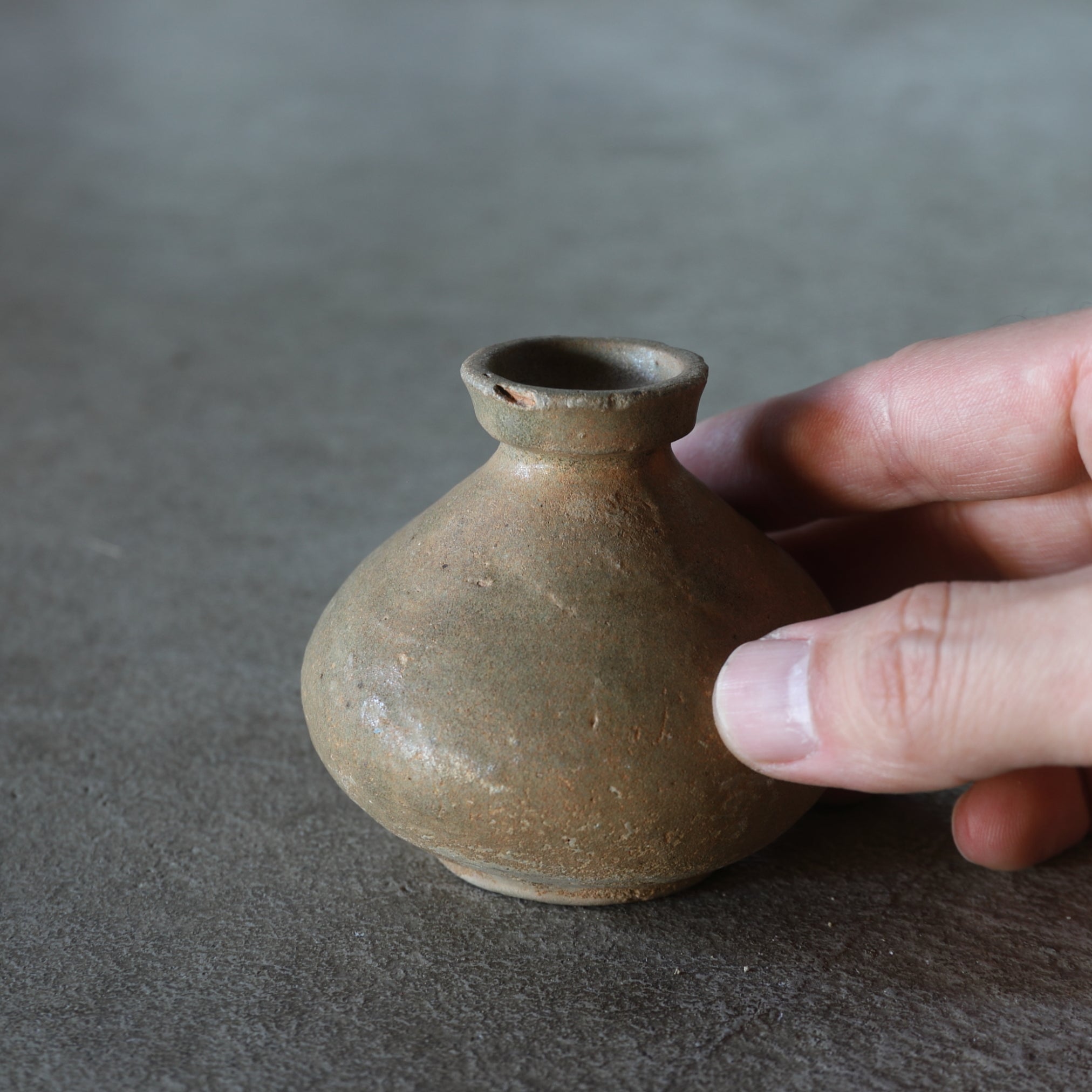 KLEINES GEFÄSS, Goryeo-Celadon, Goryeo-Dynastie(918–1392 n. Chr.)