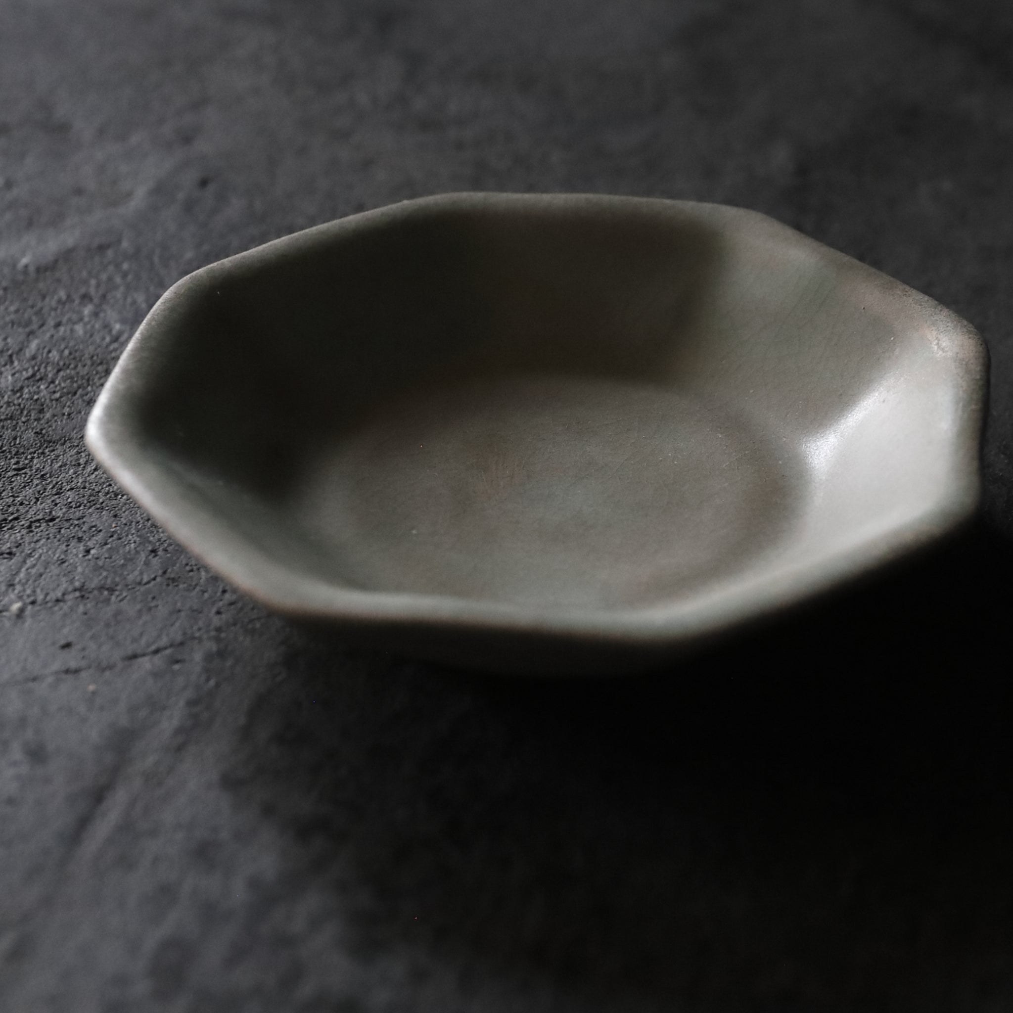 ACHTECKIG TELLER, Goryeo-Celadon, Goryeo-Dynastie(918–1392 n. Chr.)