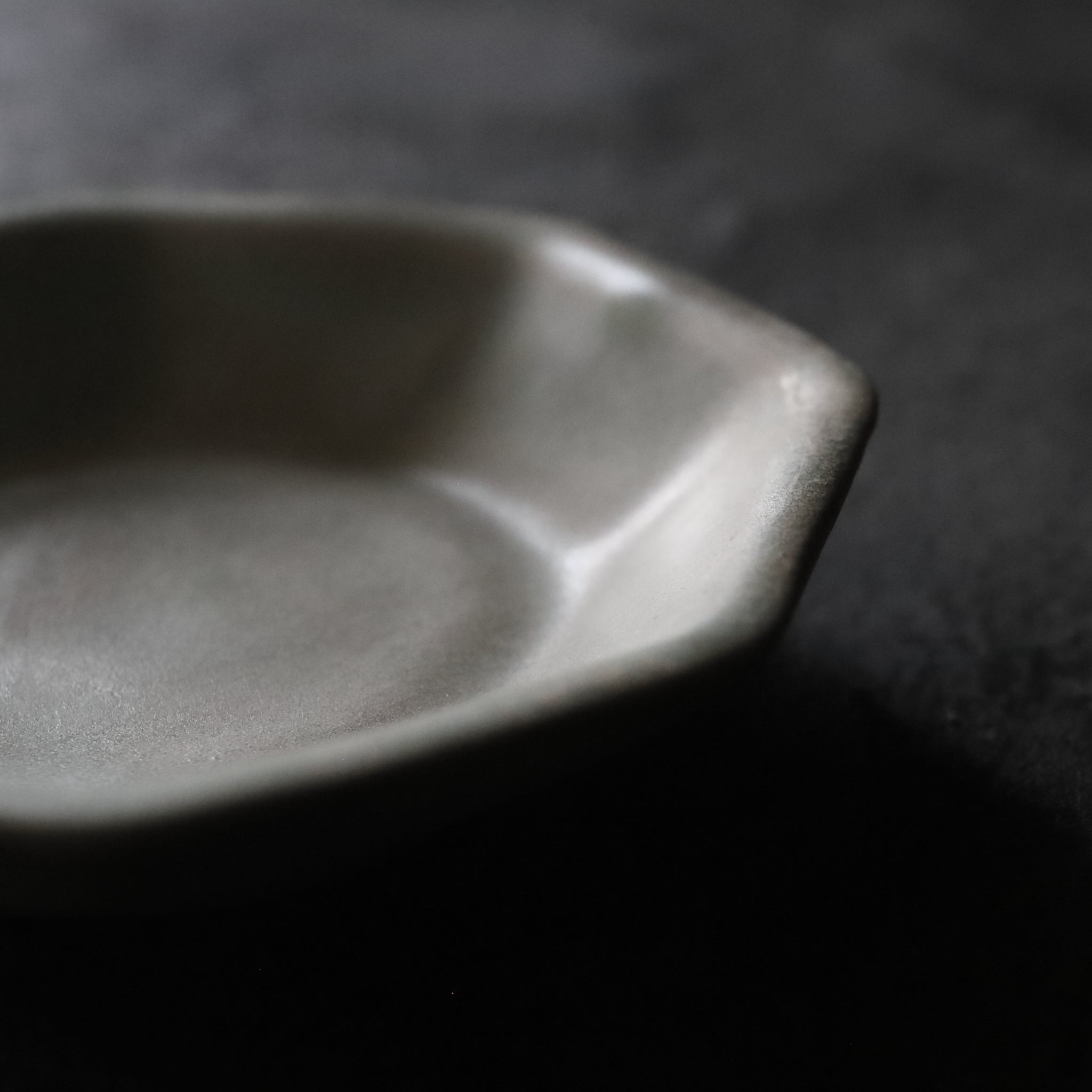 ACHTECKIG TELLER, Goryeo-Celadon, Goryeo-Dynastie(918–1392 n. Chr.)