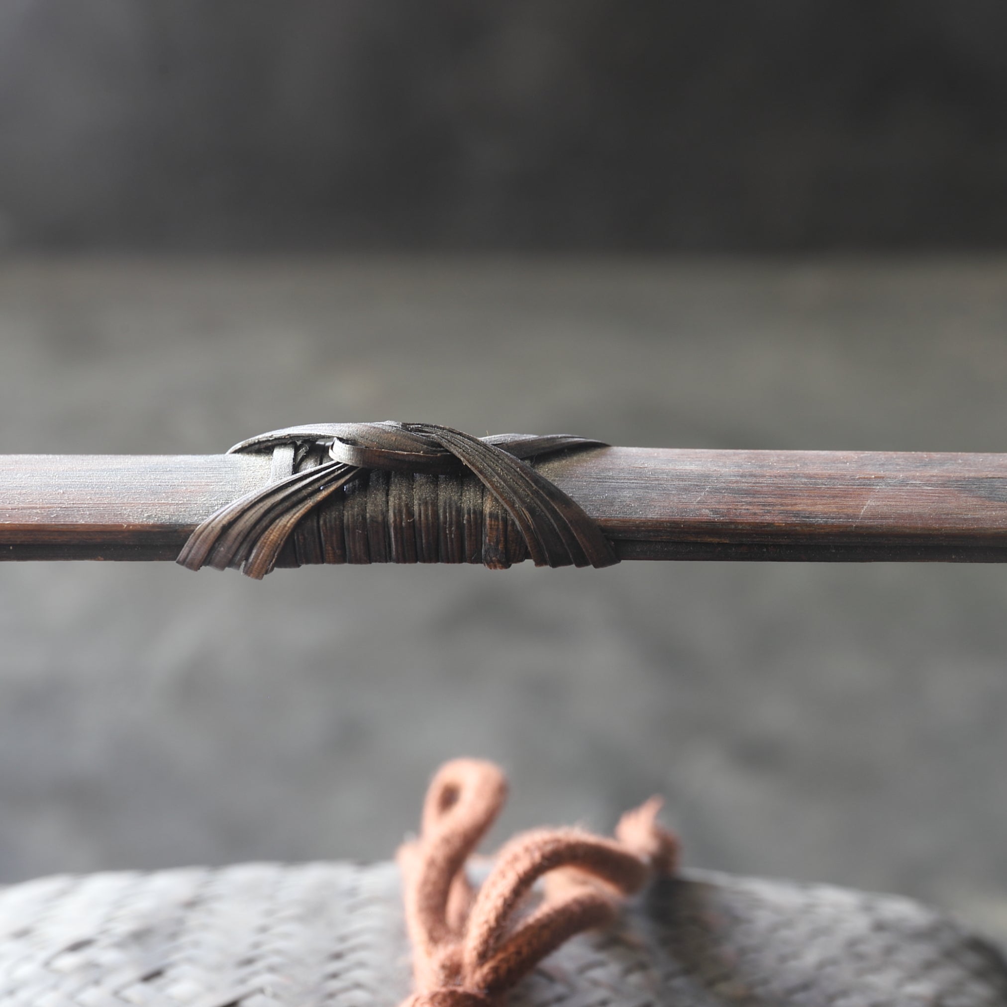 CESTA DE TÉ DE BAMBÚ VIEJA, Período Edo–Meiji(1603–1912 d. C.)