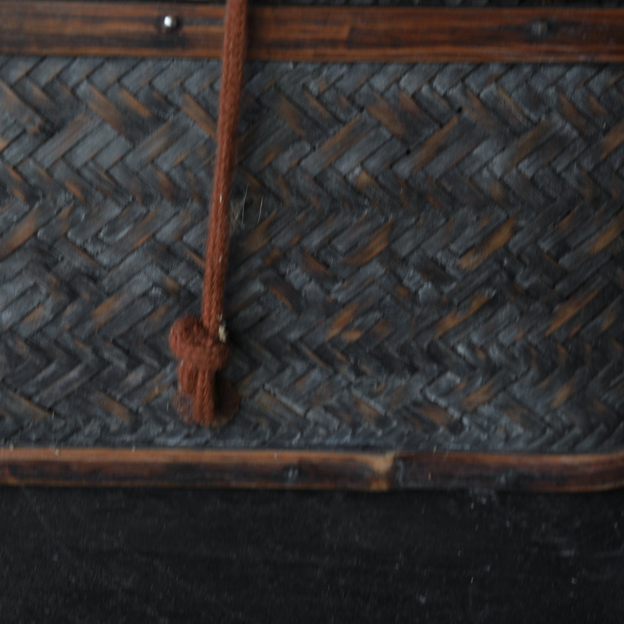 CESTA DE TÉ DE BAMBÚ VIEJA, Período Edo–Meiji(1603–1912 d. C.)
