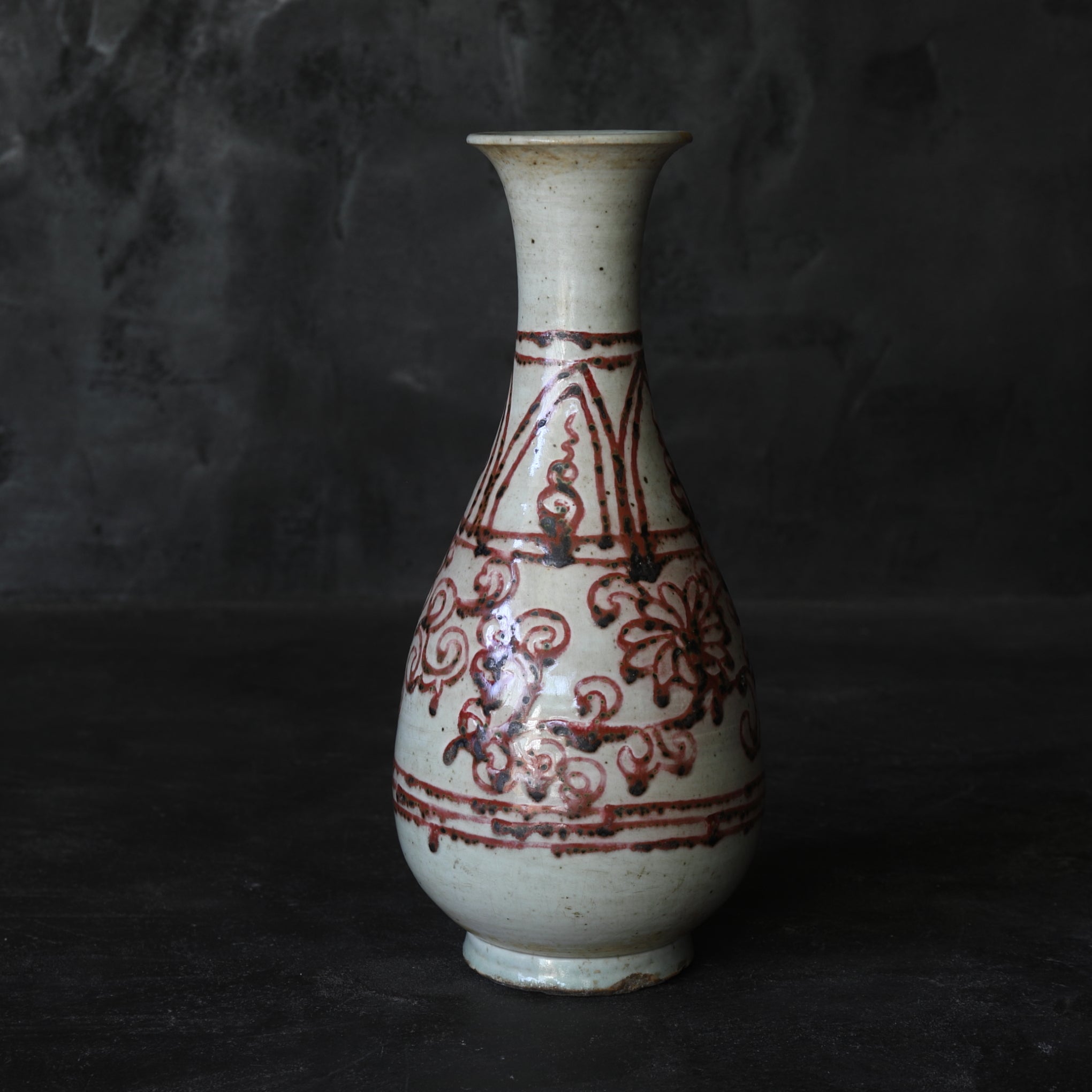 VASO YUHUCHUN, Rosso rame sottosmalto con motivo di piante da fiore, Dinastia Ming(1368–1644 d.C.)